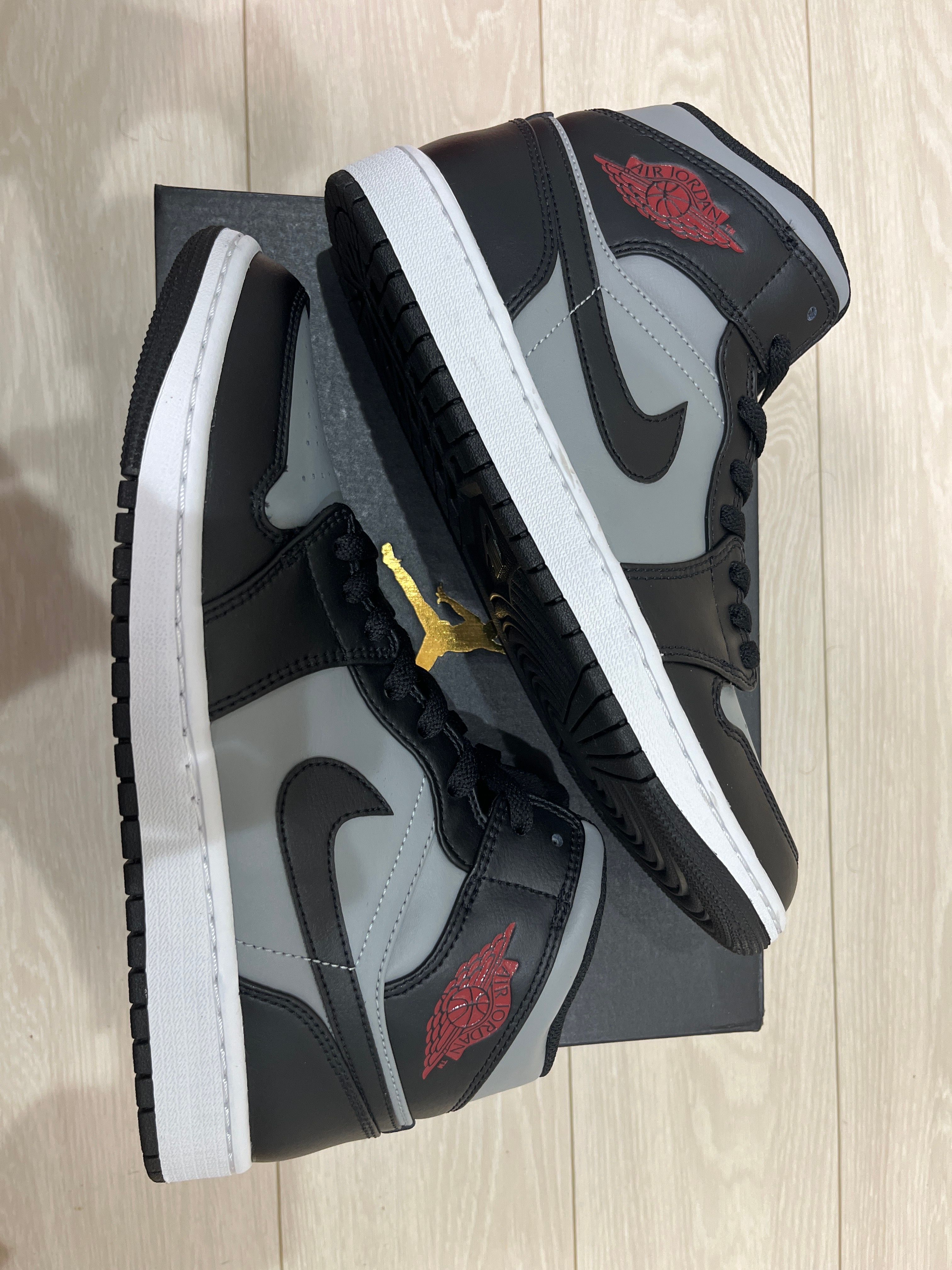 Nike Air Jordan 1 Mid "Shadow"