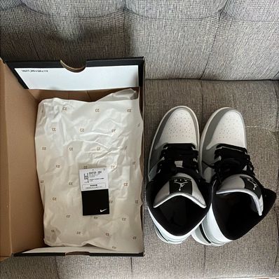 Nike Air Jordan 1 Mid "Light Smoke Grey/White/Black"