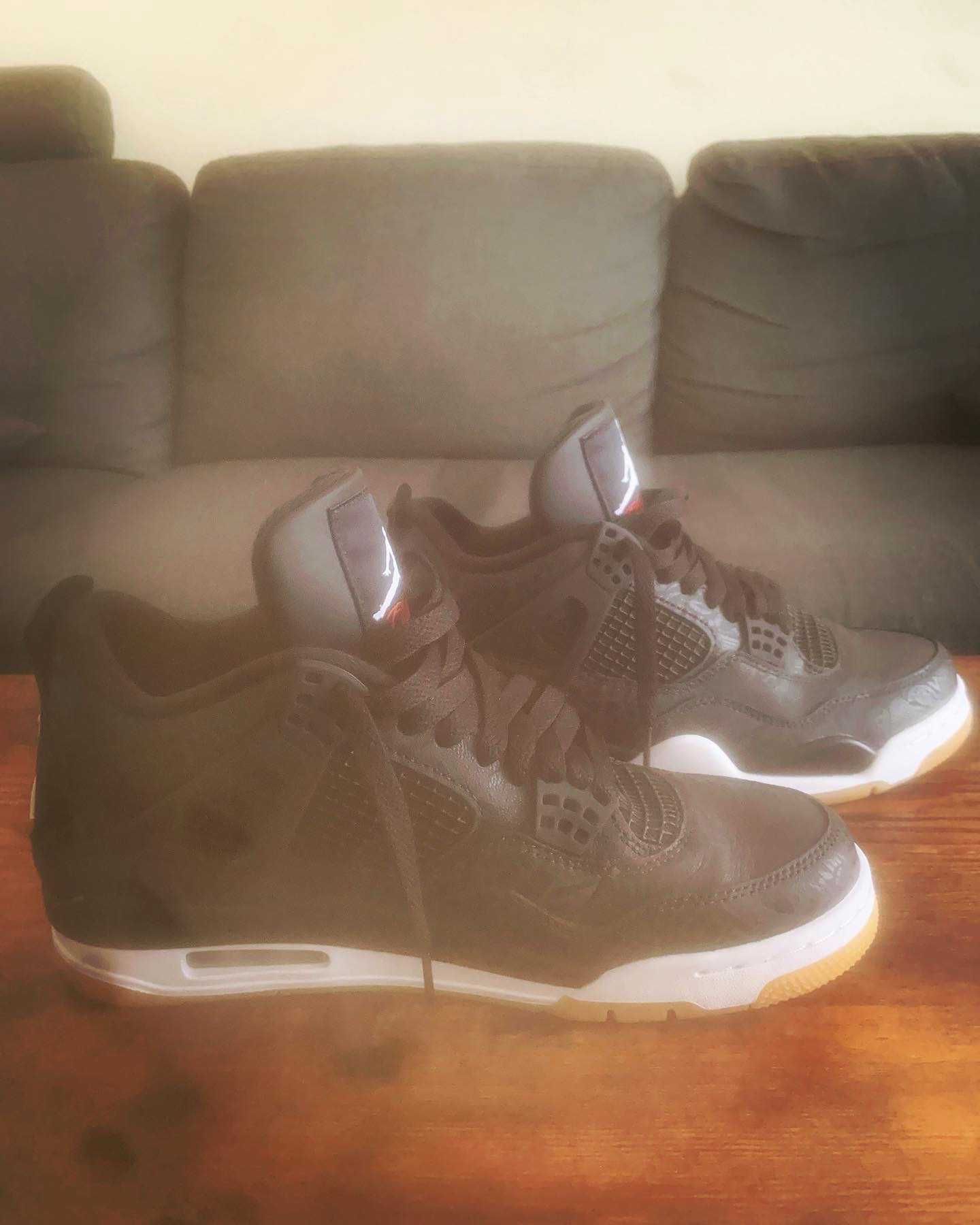 Nike Air Jordan 4 Retro "Laser Black/Gum"