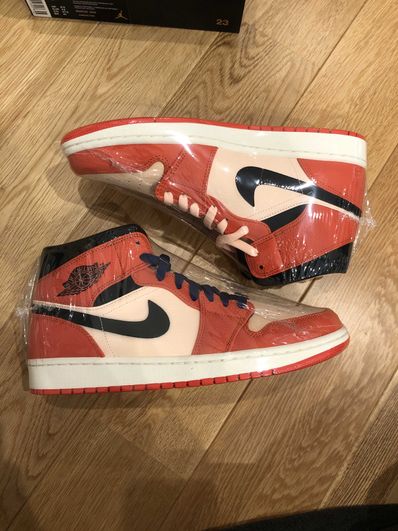 Nike Air Jordan 1 Mid "Team Orange Black"