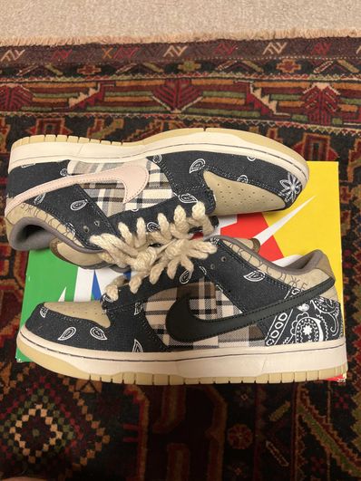 Travis Scott × Nike SB Dunk Low "Black/Parachute Beige"