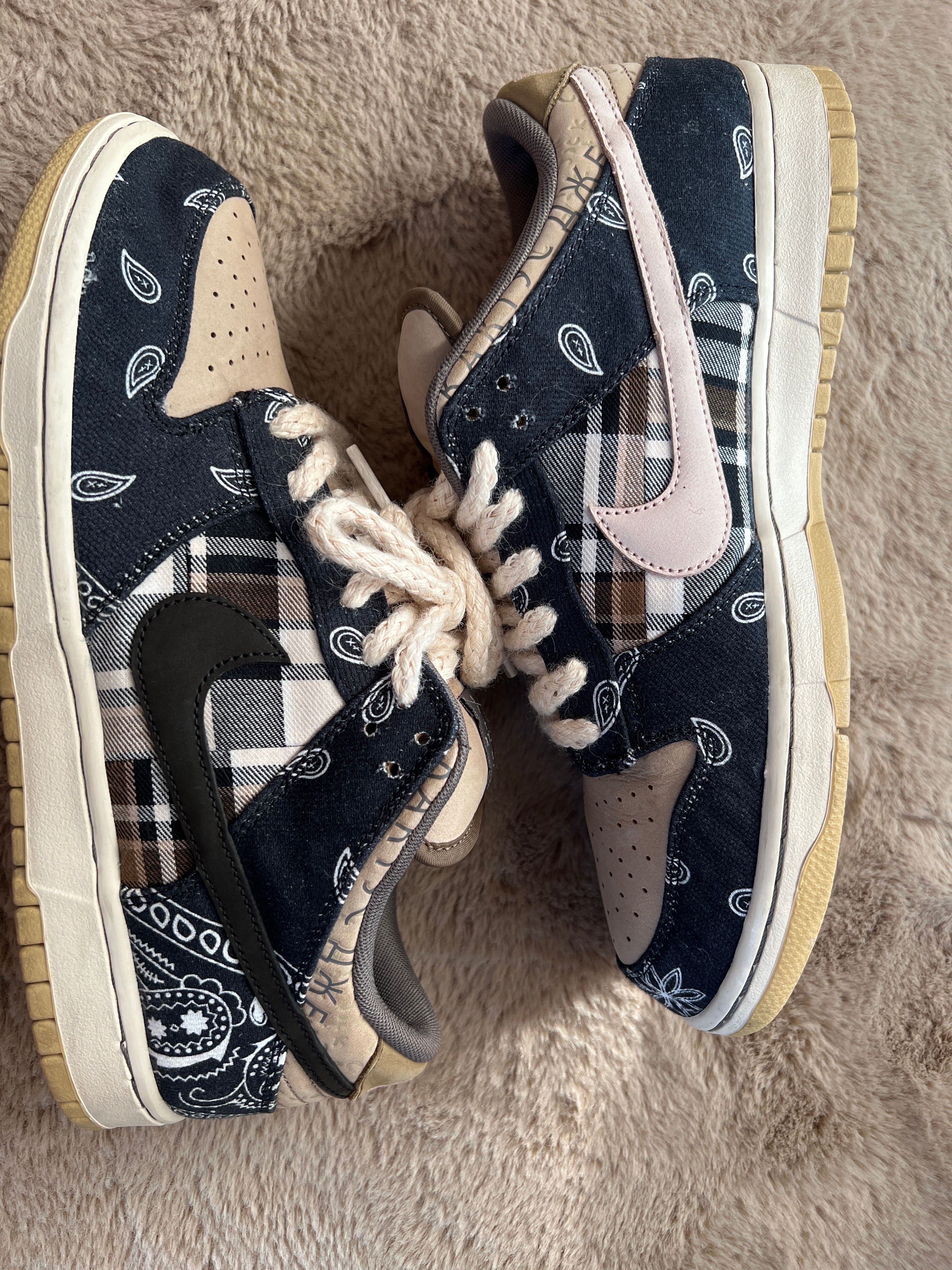 Travis Scott × Nike SB Dunk Low "Black/Parachute Beige"