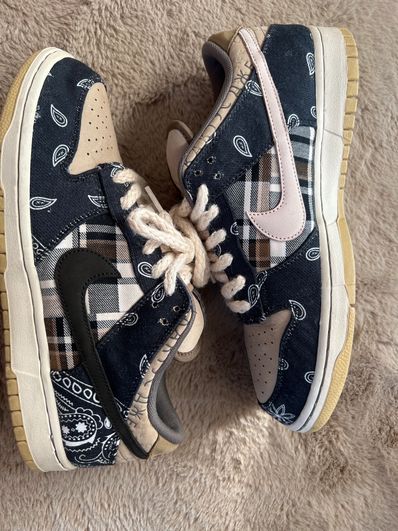 Travis Scott × Nike SB Dunk Low "Black/Parachute Beige"