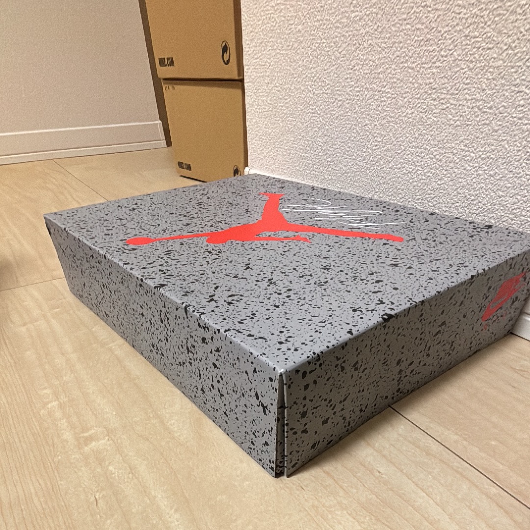 ナイキ エアジョーダン4 レトロ "ブレッド リイマジンド"