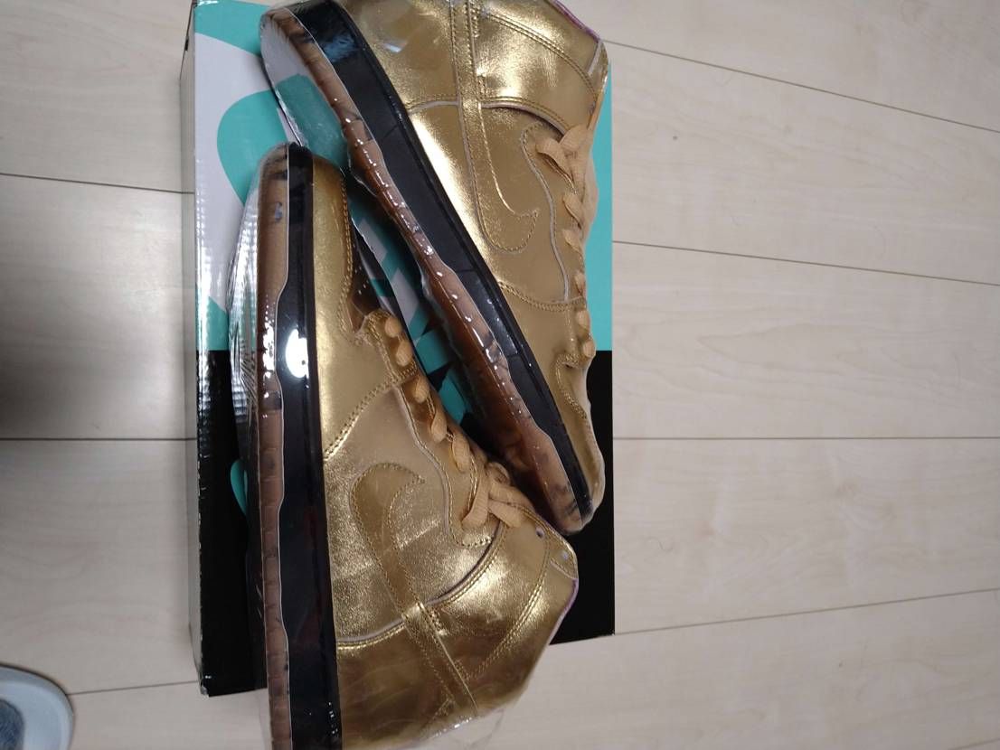 HUMIDITY × NIKE SB DUNK HIGH METALLIC GOLD