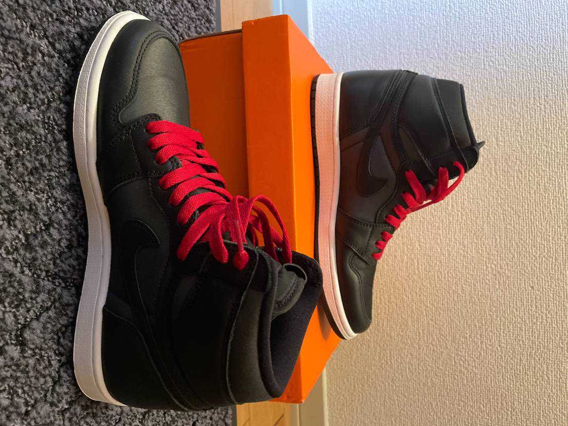 Nike Air Jordan 1 Retro High OG "Black/Metallic Silver/Gym Red"