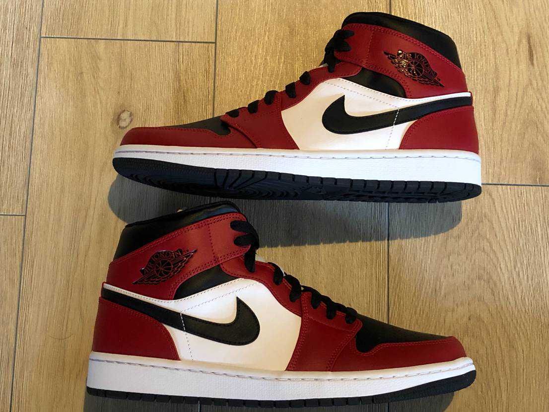 Nike Air Jordan 1 Mid "Chicago Black Toe"