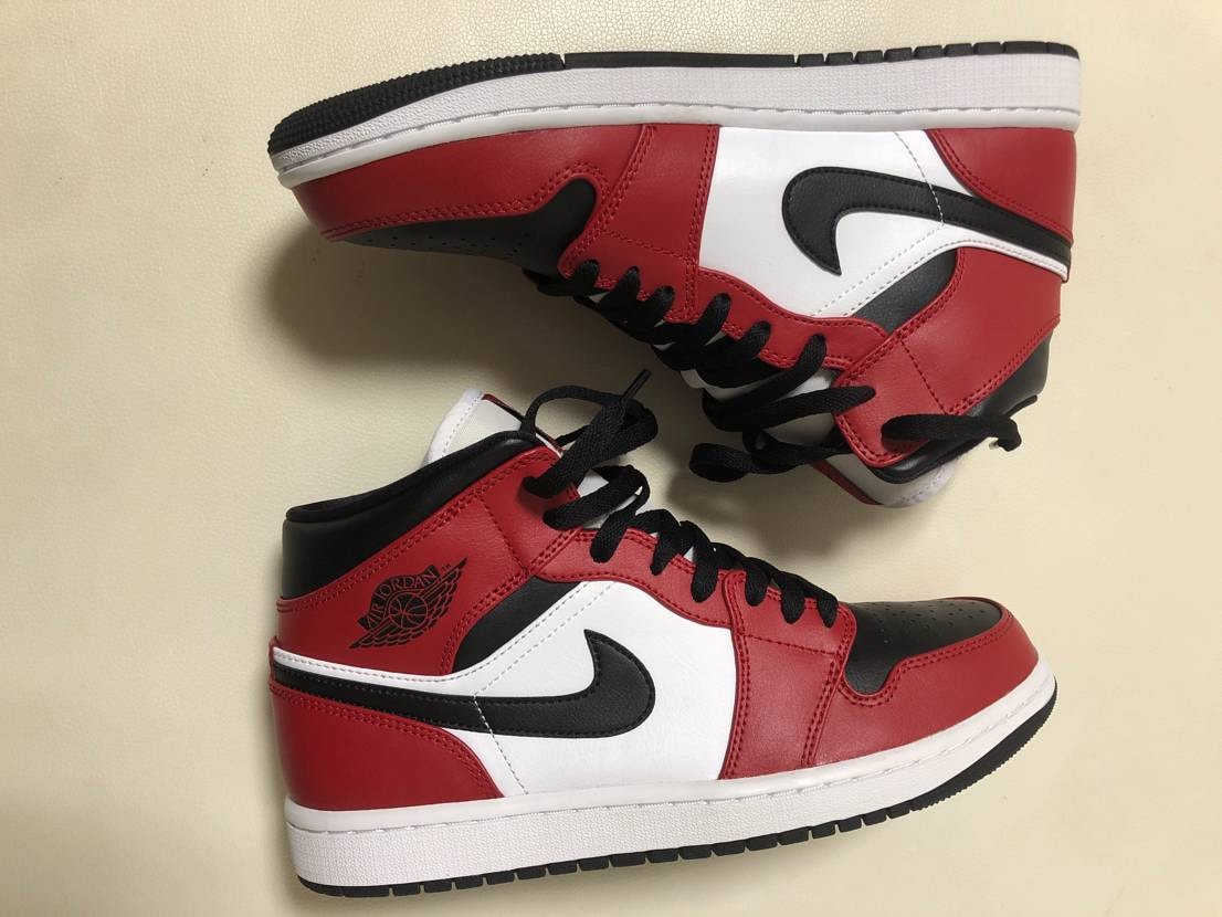 Nike Air Jordan 1 Mid "Chicago Black Toe"