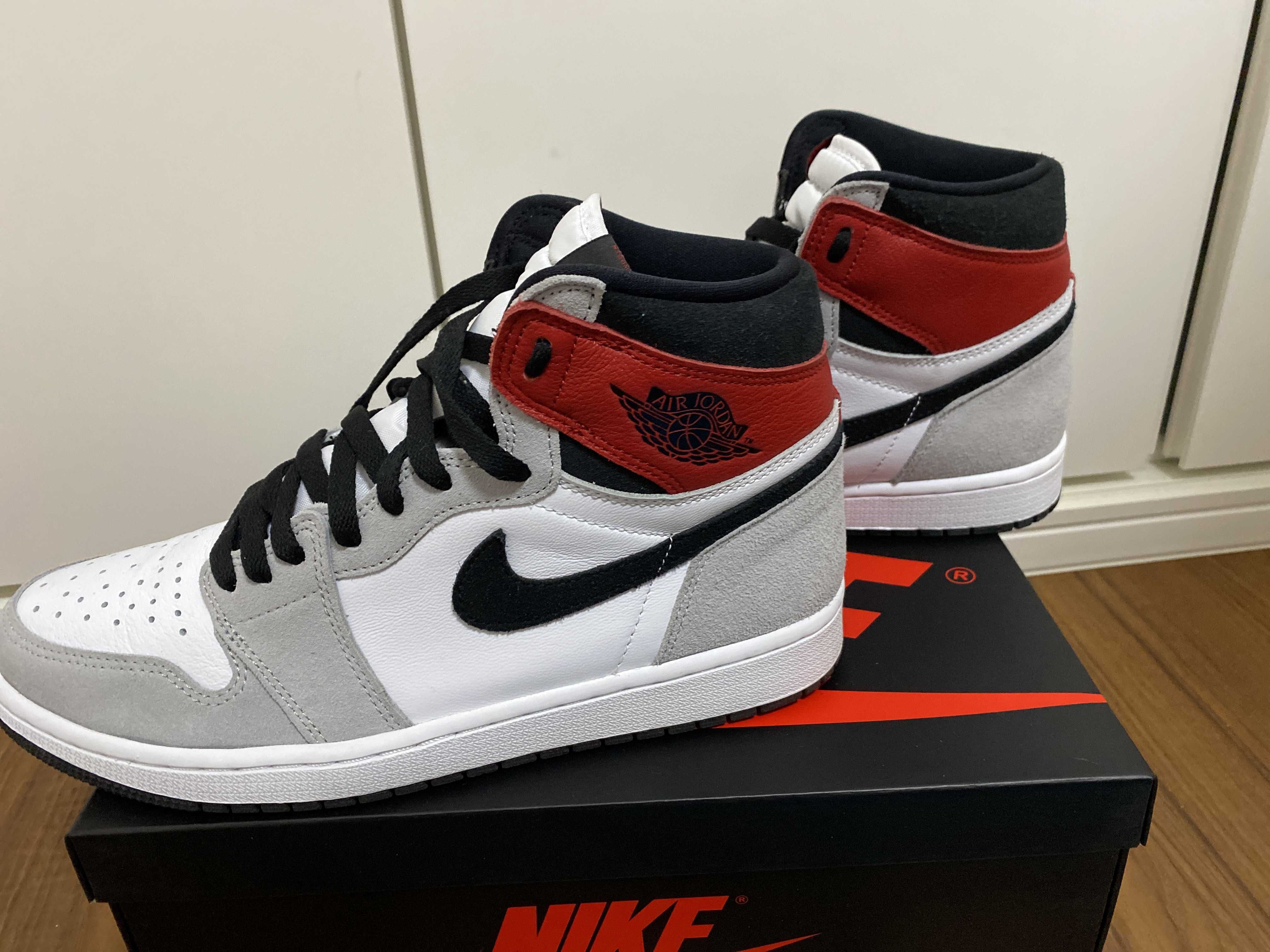 Nike Air Jordan 1 High OG "White/Black/Light Smoke Grey"