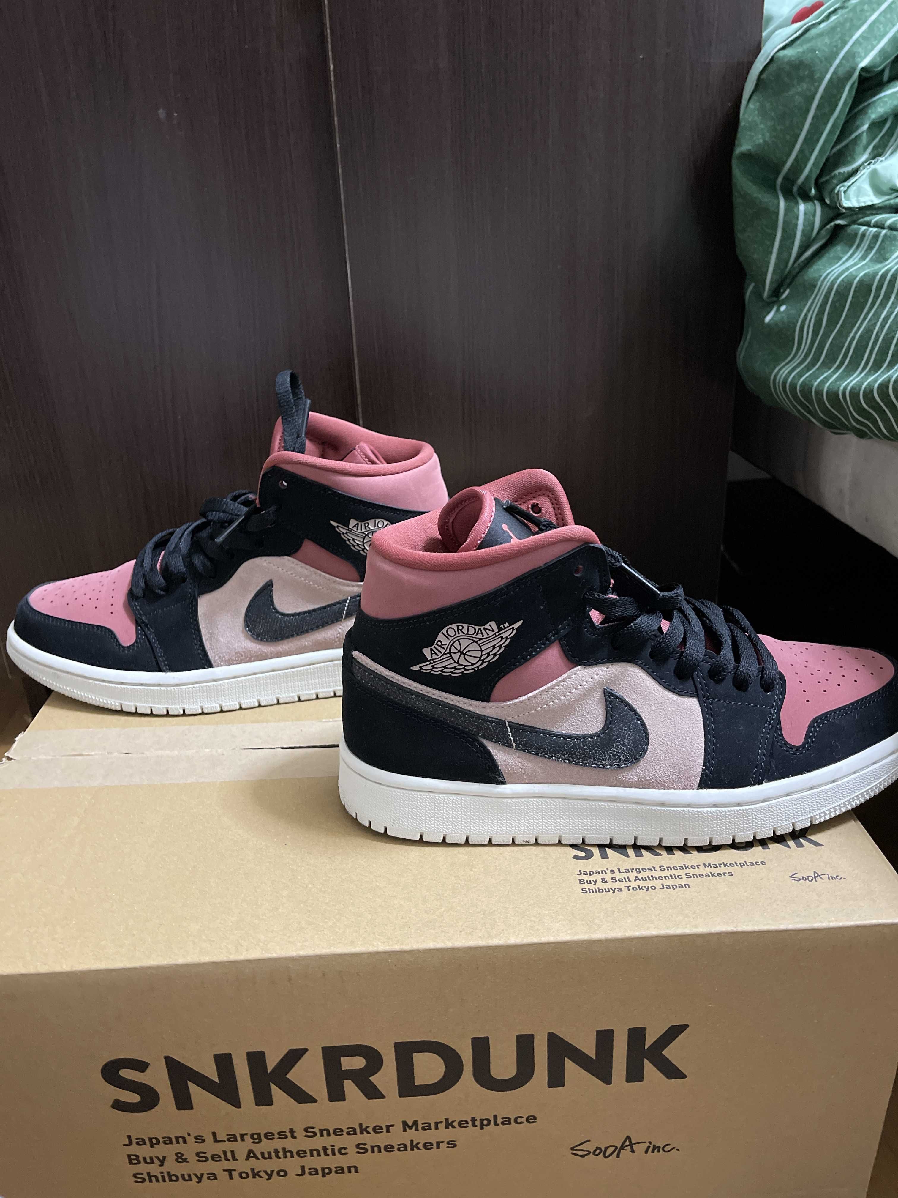 Nike Women's Air Jordan 1 Mid "Particle Beige/Black-Canyon Rust-Sail"   