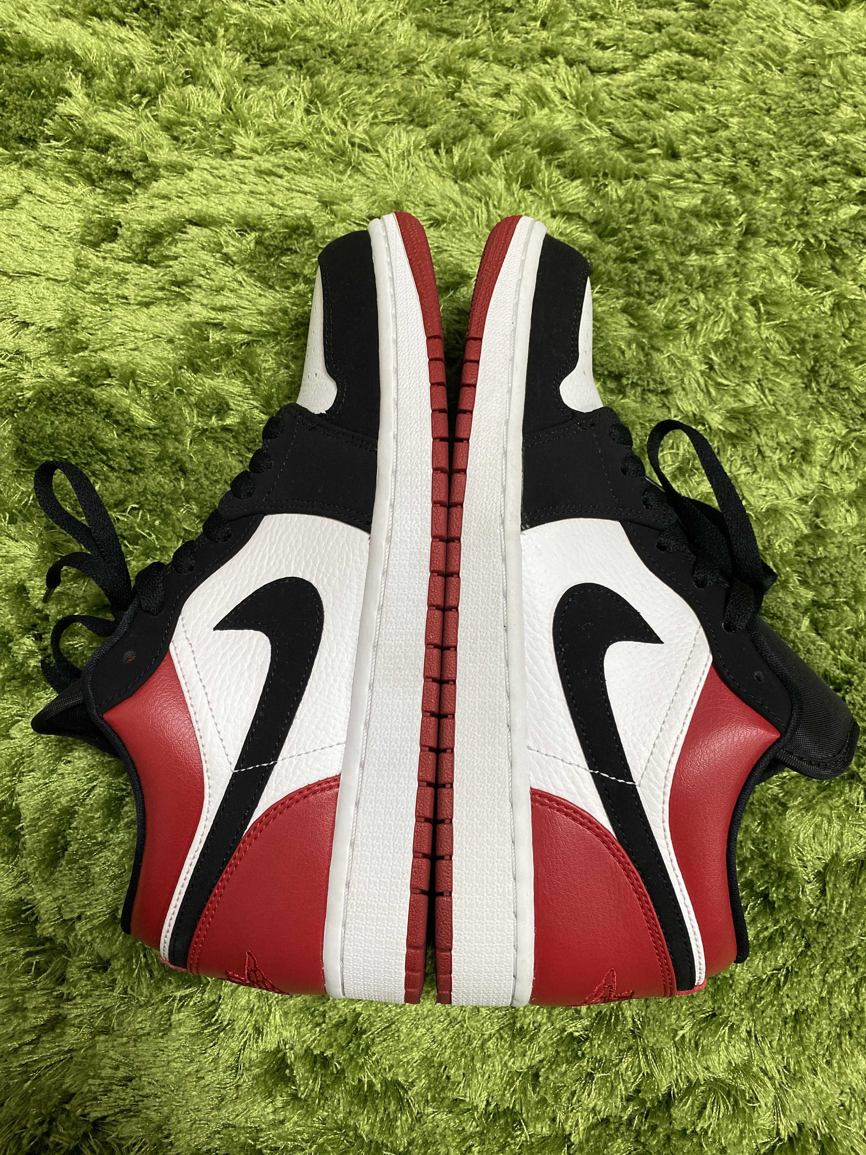Nike Air Jordan 1 Low "Black Toe"