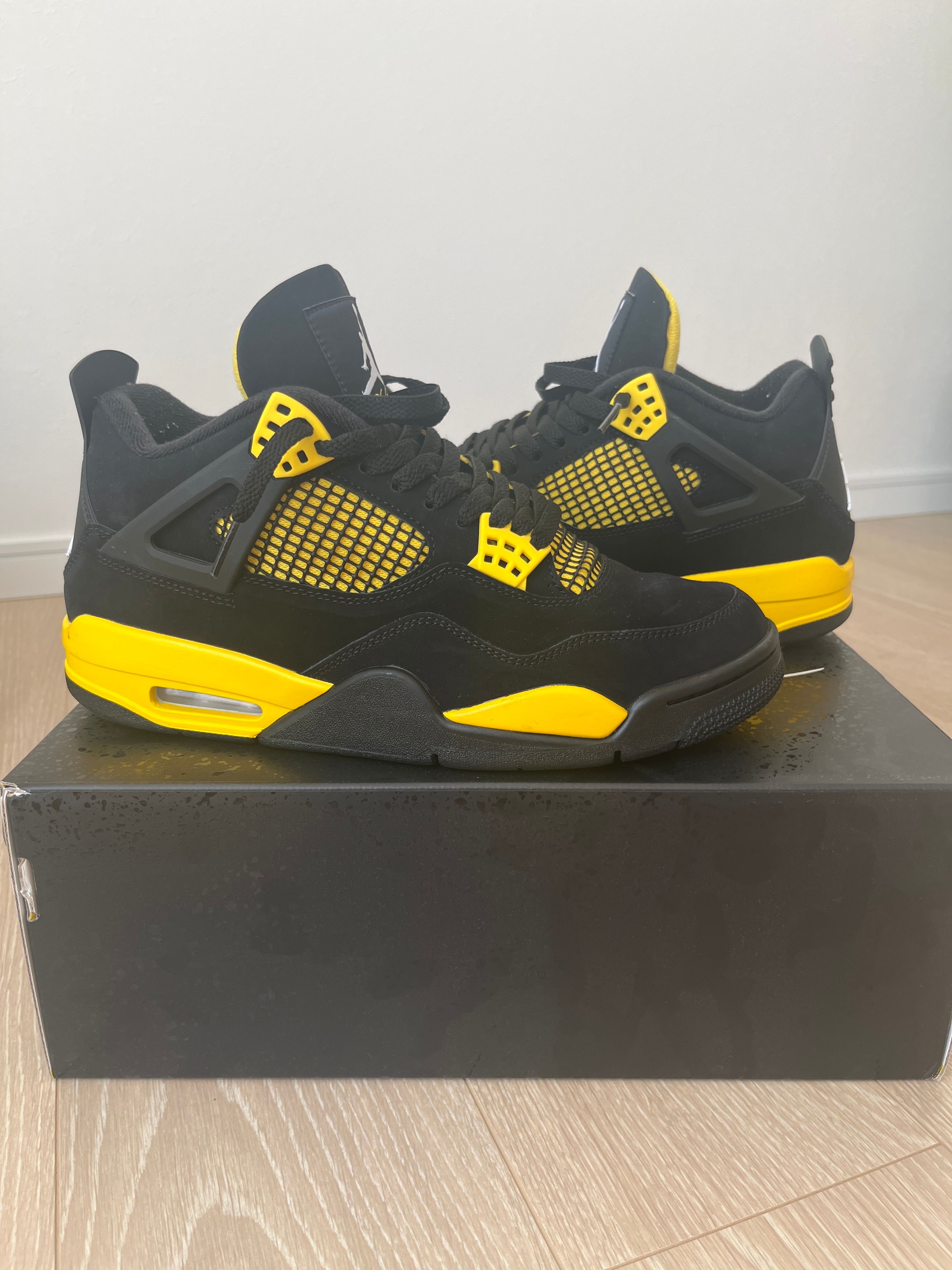 Nike Air Jordan 4 Retro "Thunder"(2023)