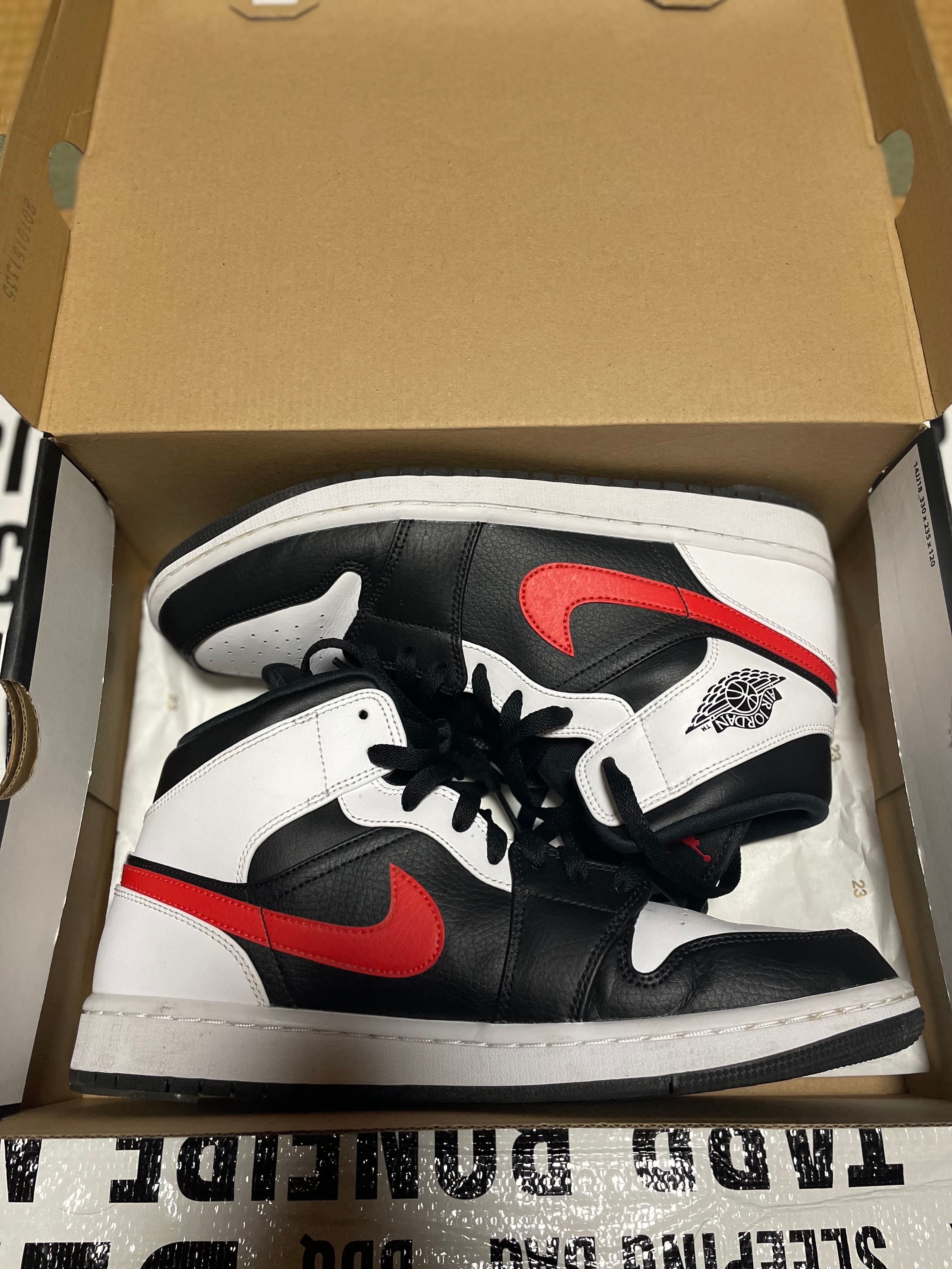 NIKE AIR JORDAN 1 MID "BLACK/CHILE RED/WHITE"
