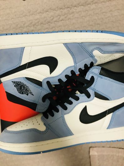 Nike Air Jordan 1 High OG "University Blue"