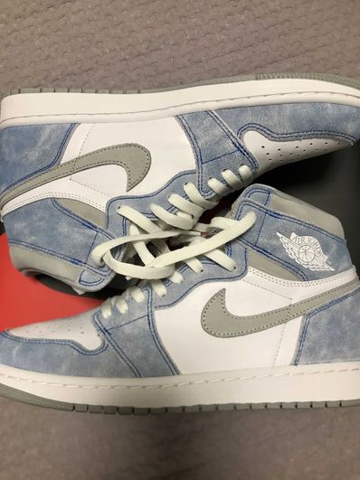 Nike Air Jordan 1 High OG "Hyper Royal"