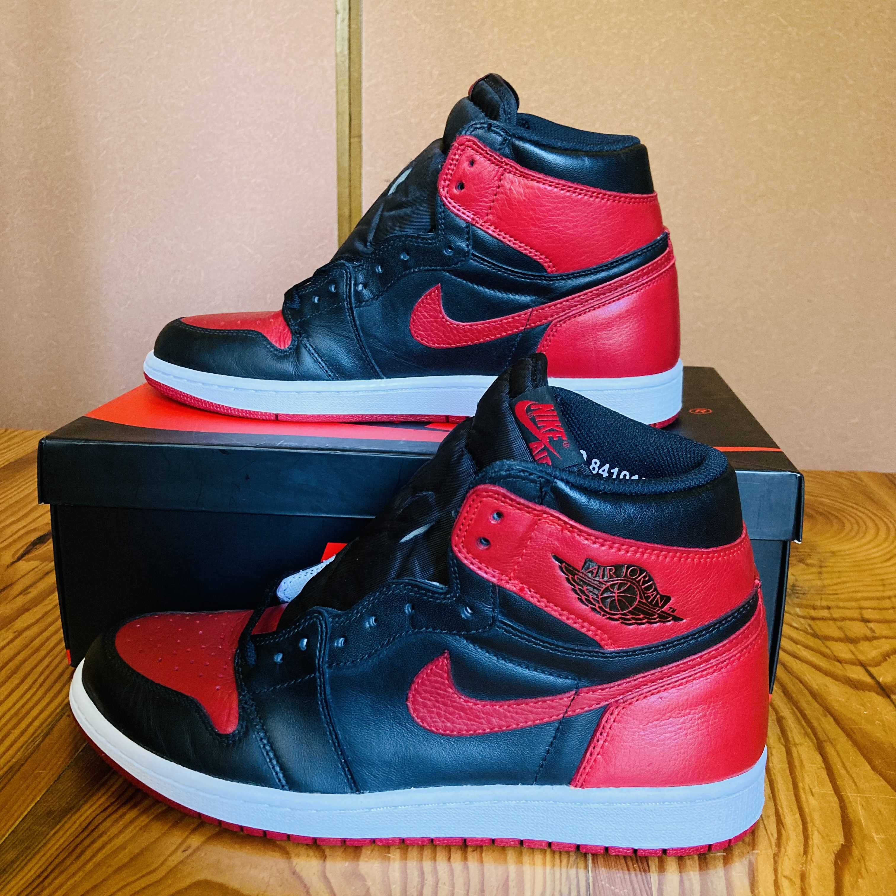 Nike Air Jordan 1 Retro High OG "Bred/Banned" (2016)