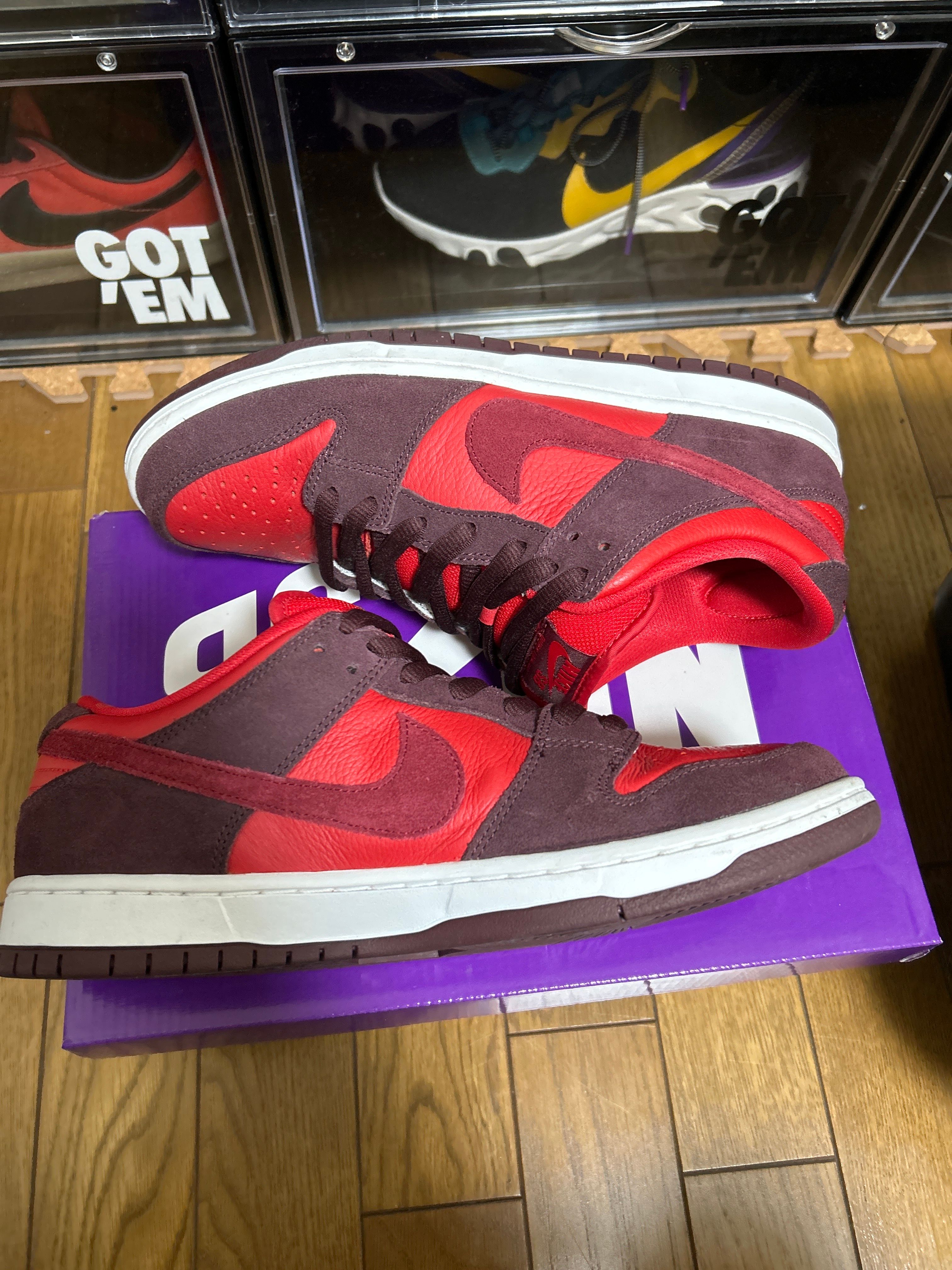 Nike SB Dunk Low "Cherry"