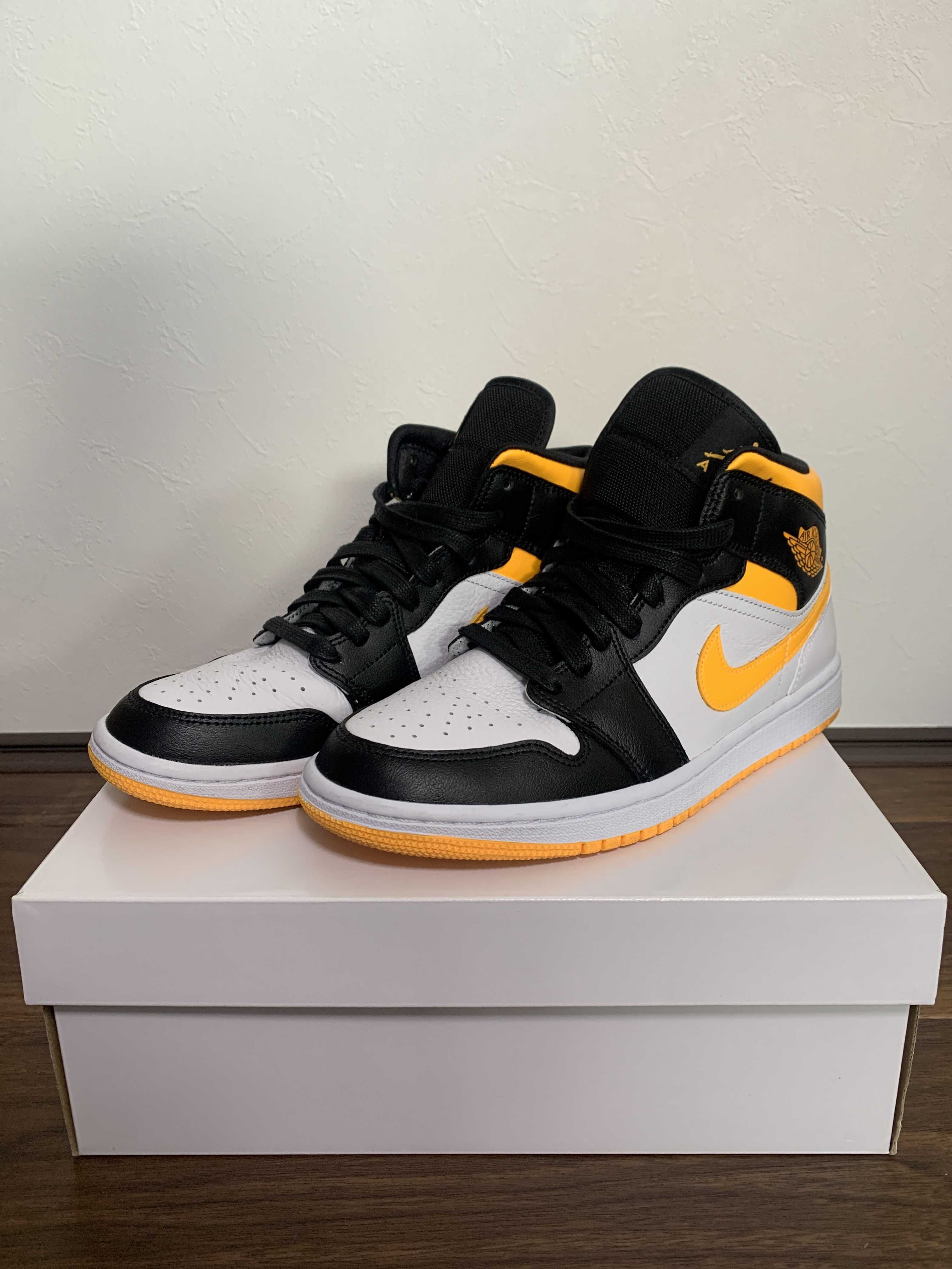 Nike Women's Air Jordan 1 Mid SE "Laser Orange Black"