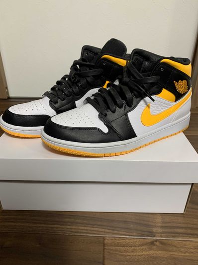 Nike Women's Air Jordan 1 Mid SE "Laser Orange Black"