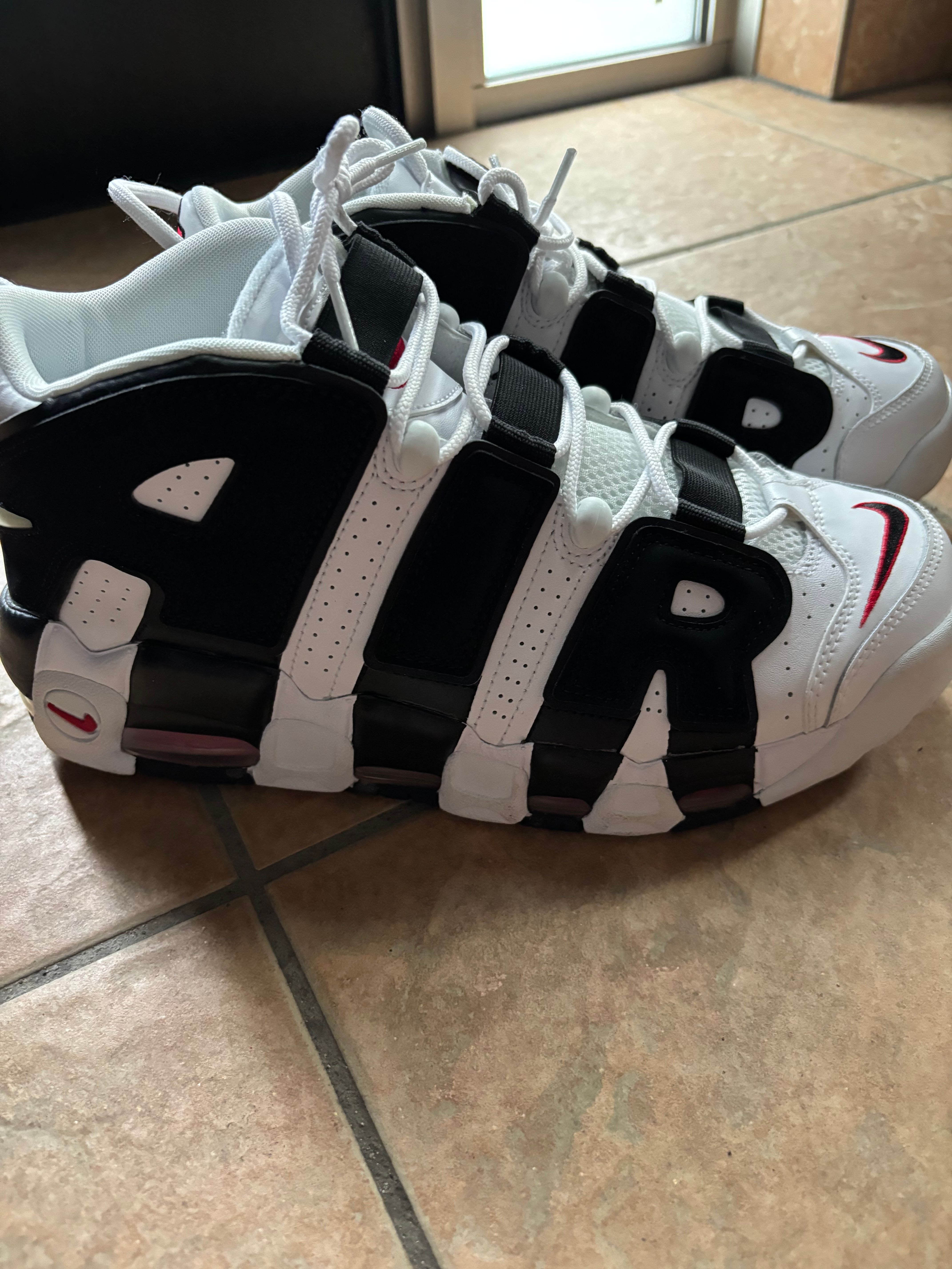NIKE AIR MORE UPTEMPO "WHITE/BLACK/UNIVERSITY RED"(2020)