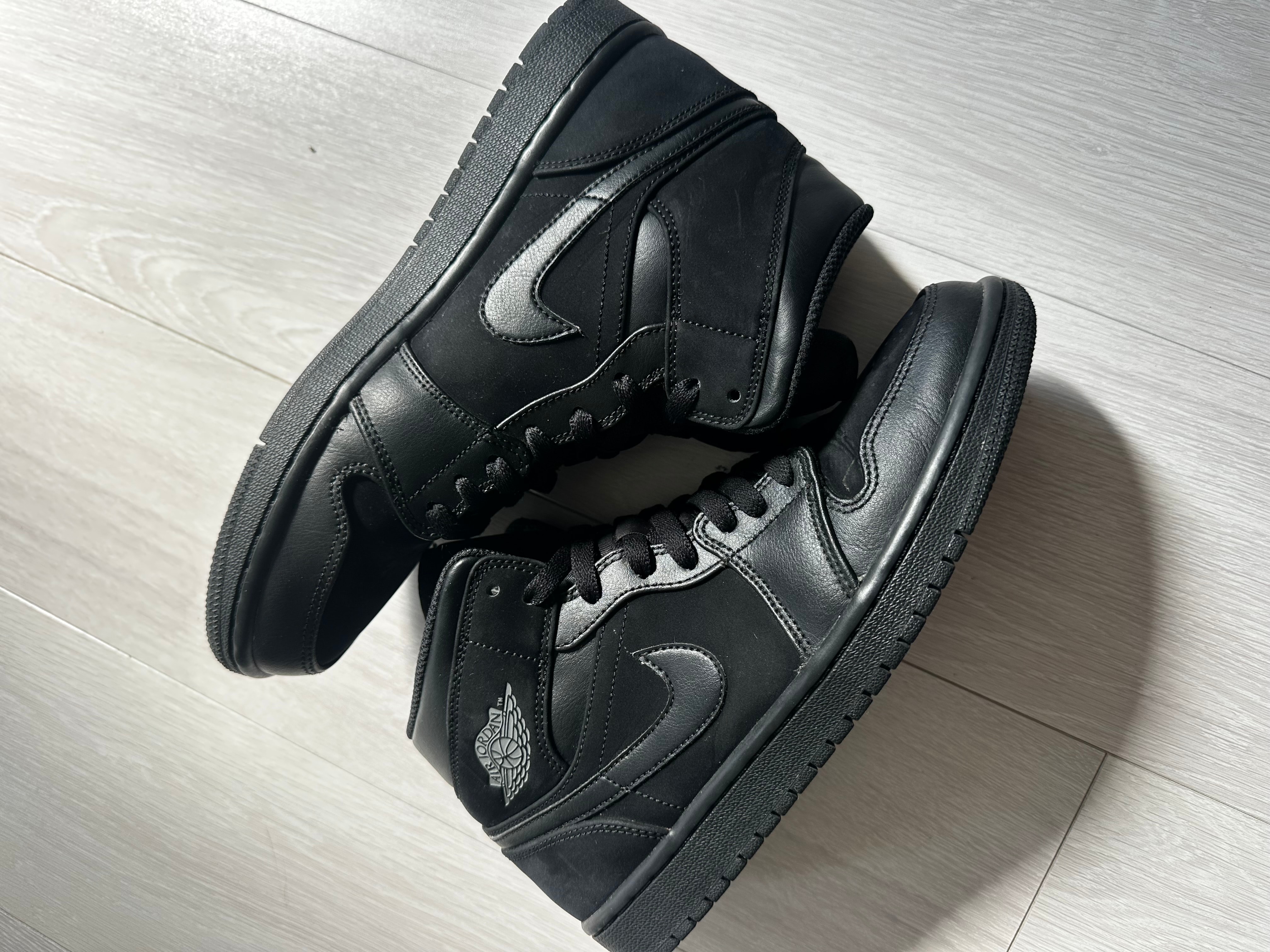 Nike Air Jordan 1 Mid "Triple Black" (2018)