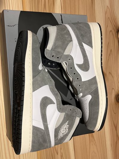 Nike Air Jordan 1 Retro High OG "Black and Smoke Grey"