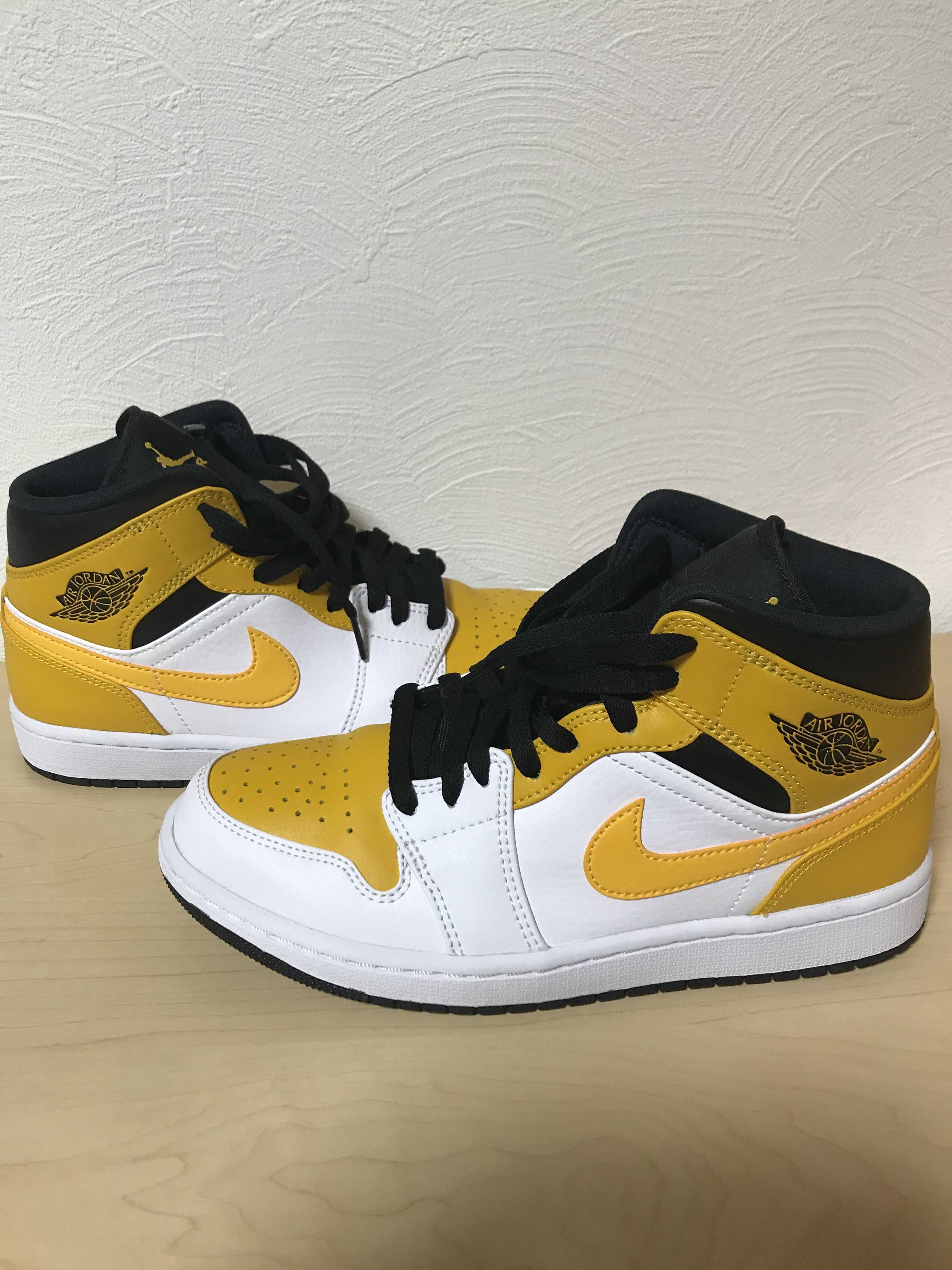 Nike Air Jordan 1 Mid "University Gold"  