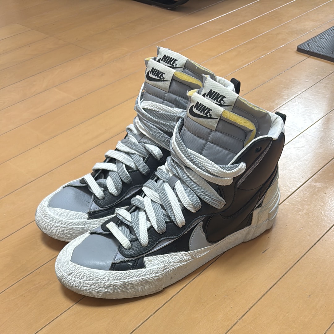 sacai × NIKE BLAZER MID "BLACK/WOLF GREY/WHITE"