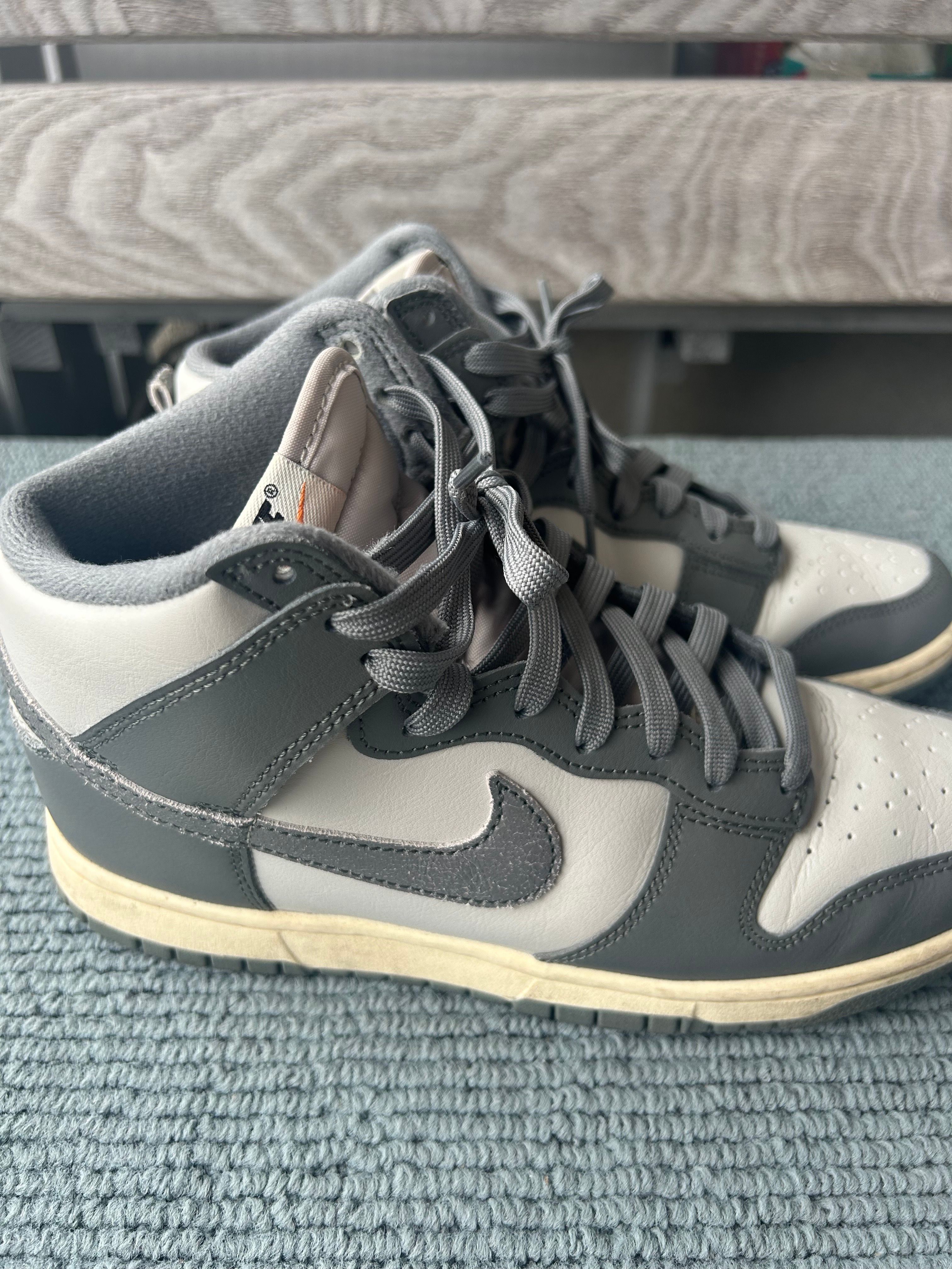 Nike Dunk High Retro SE Vintage "Light Bone and Tumbled Grey"