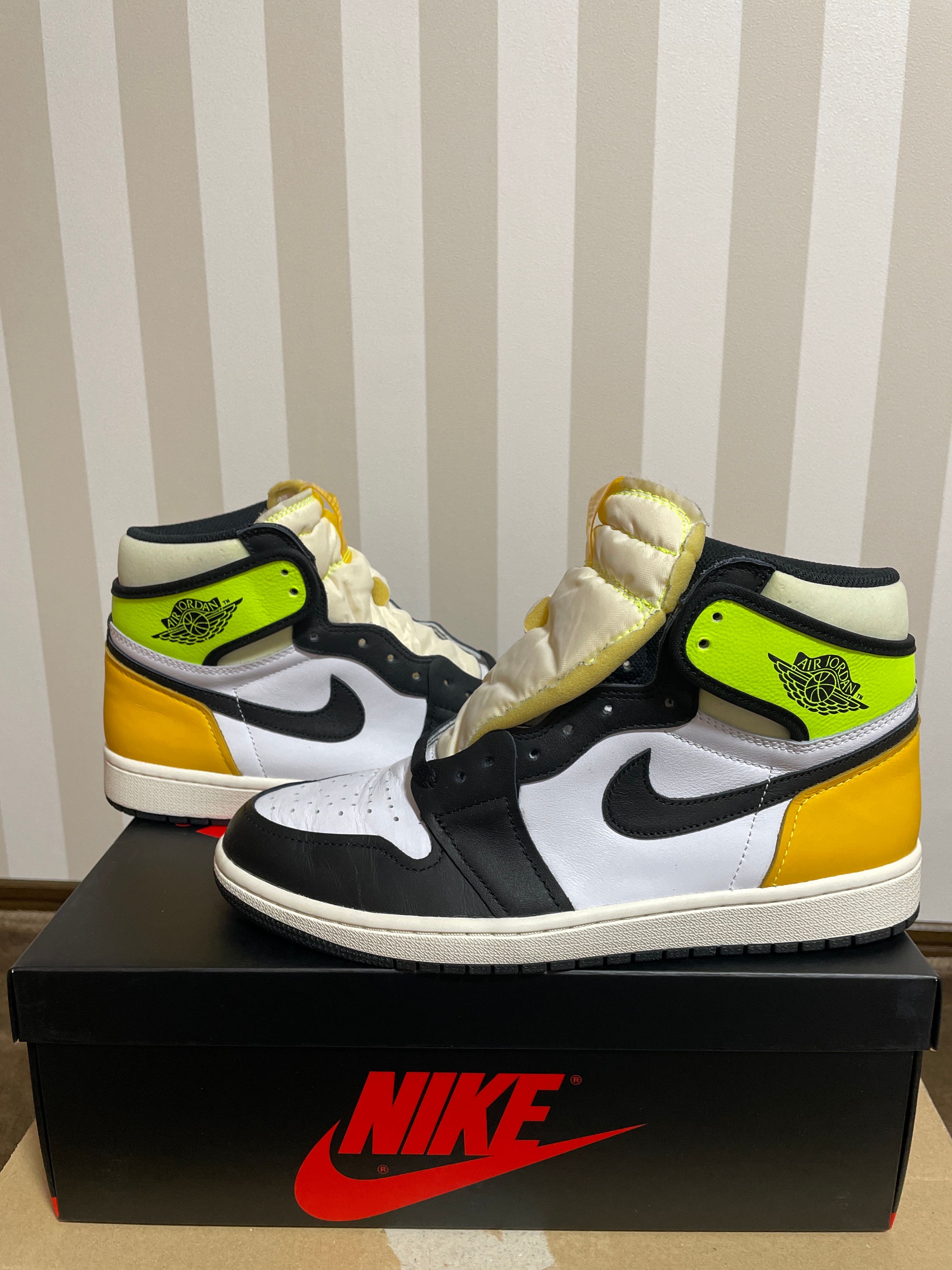 Nike Air Jordan 1 High OG "Volt Gold"