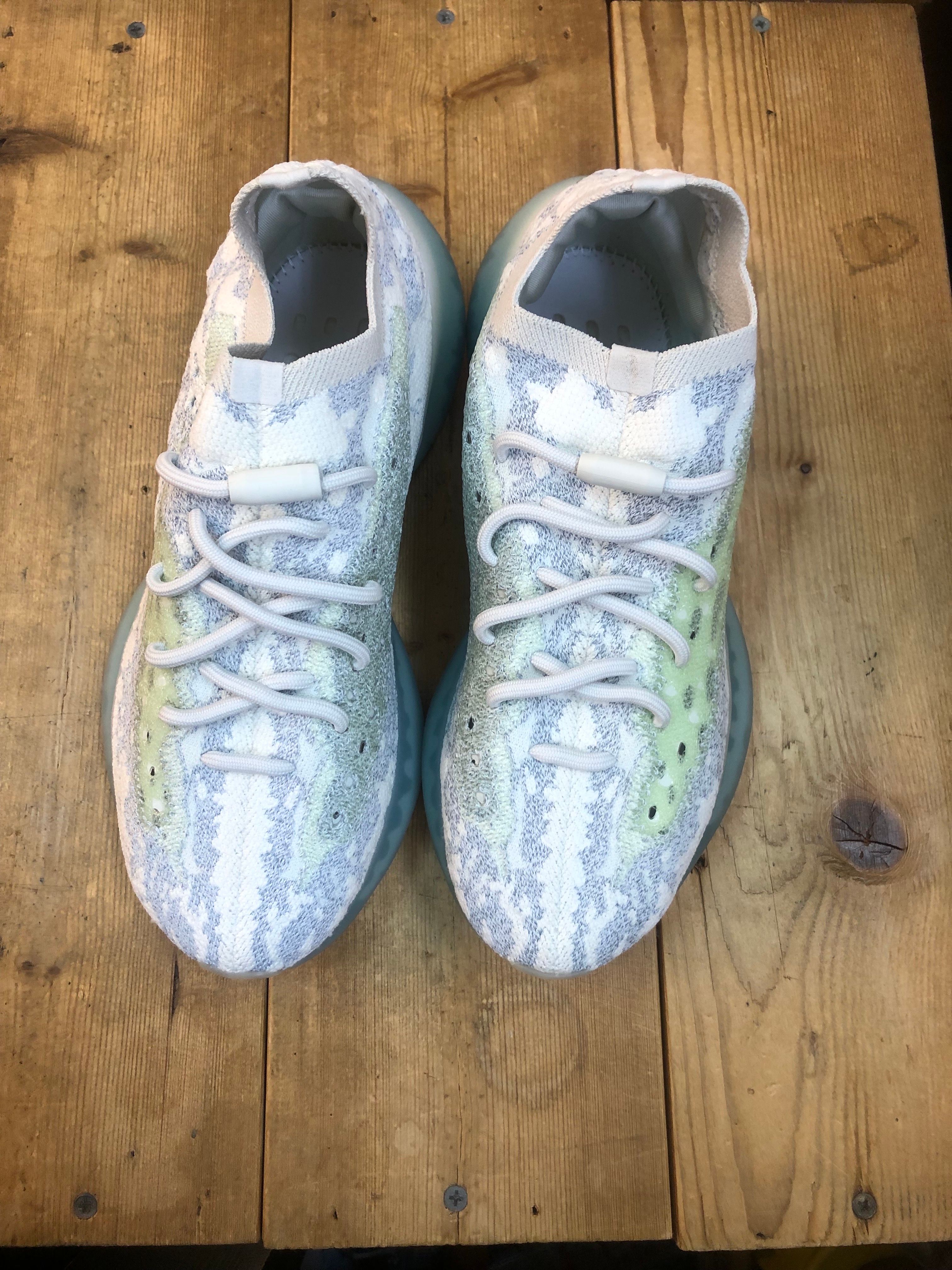 アディダス イージーブースト380 "エイリアンブルー"