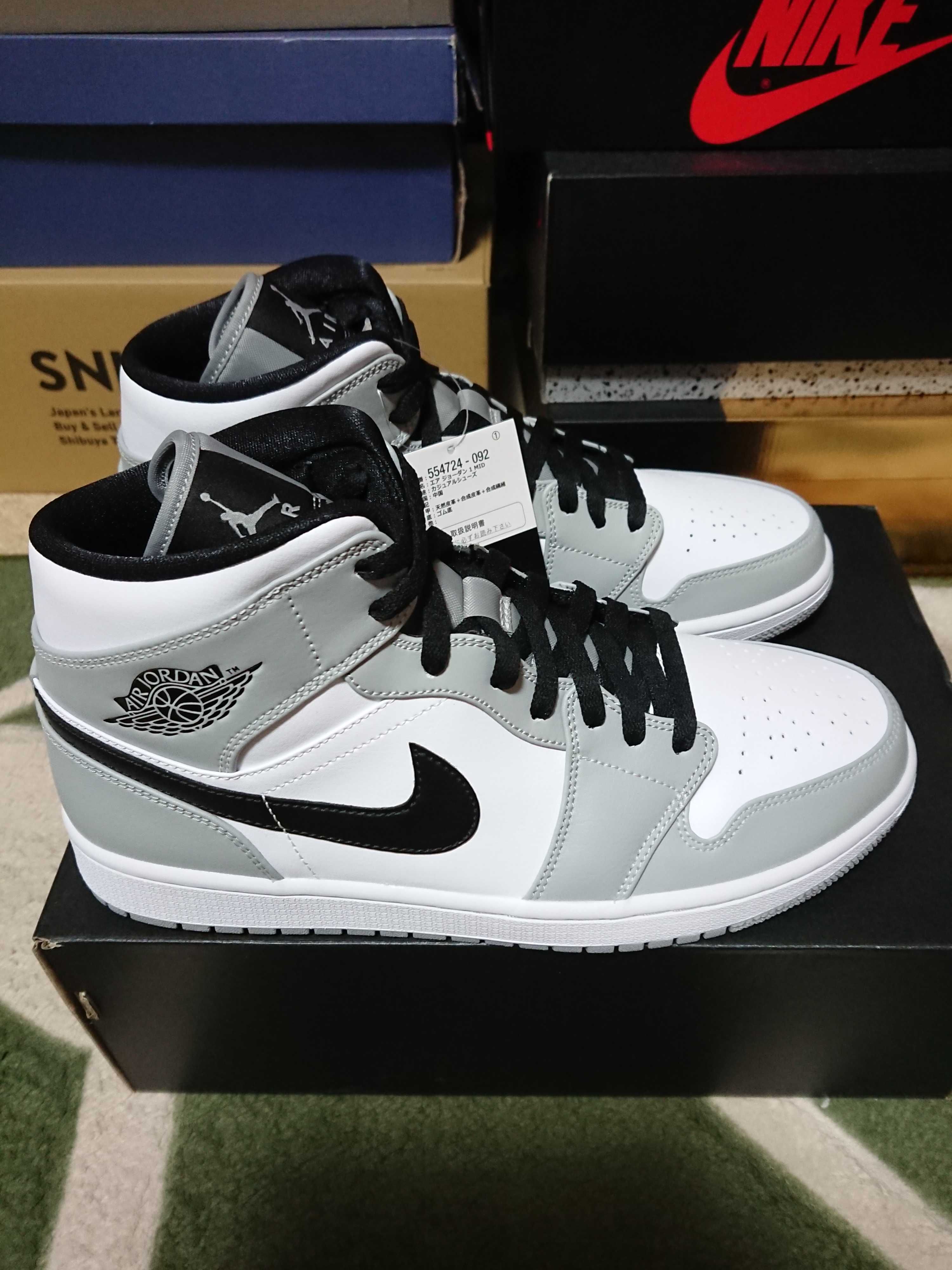 Nike Air Jordan 1 Mid "Light Smoke Grey/White/Black"