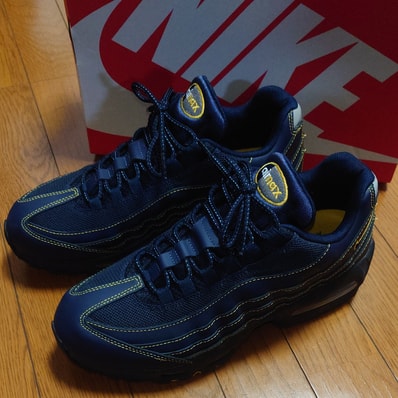 Nike Air Max 95 OG Big Bubble "Obsidian/Varsity Maize"