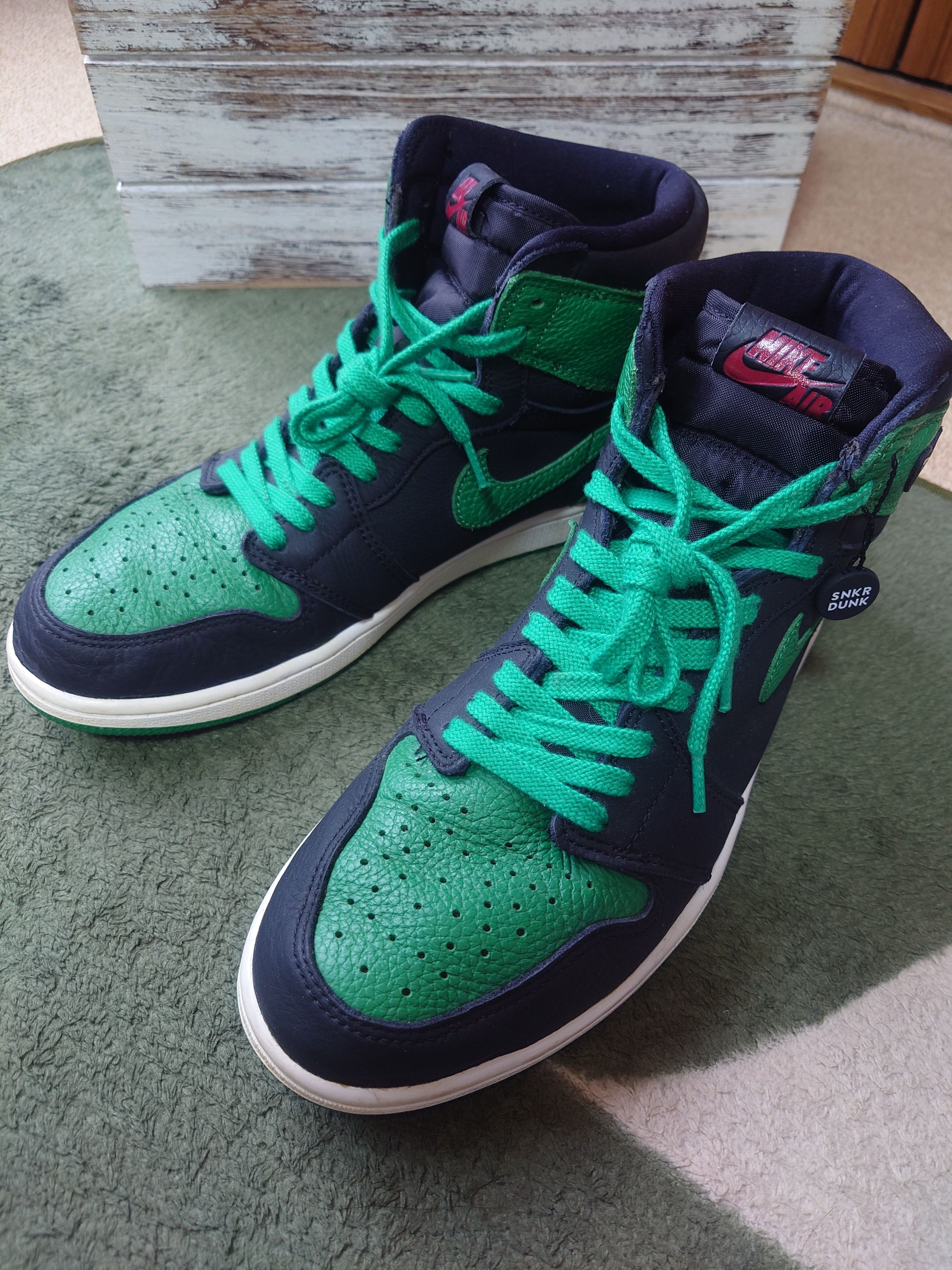 Nike Air Jordan 1 Retro High OG "Black/Pine Green" (2020)