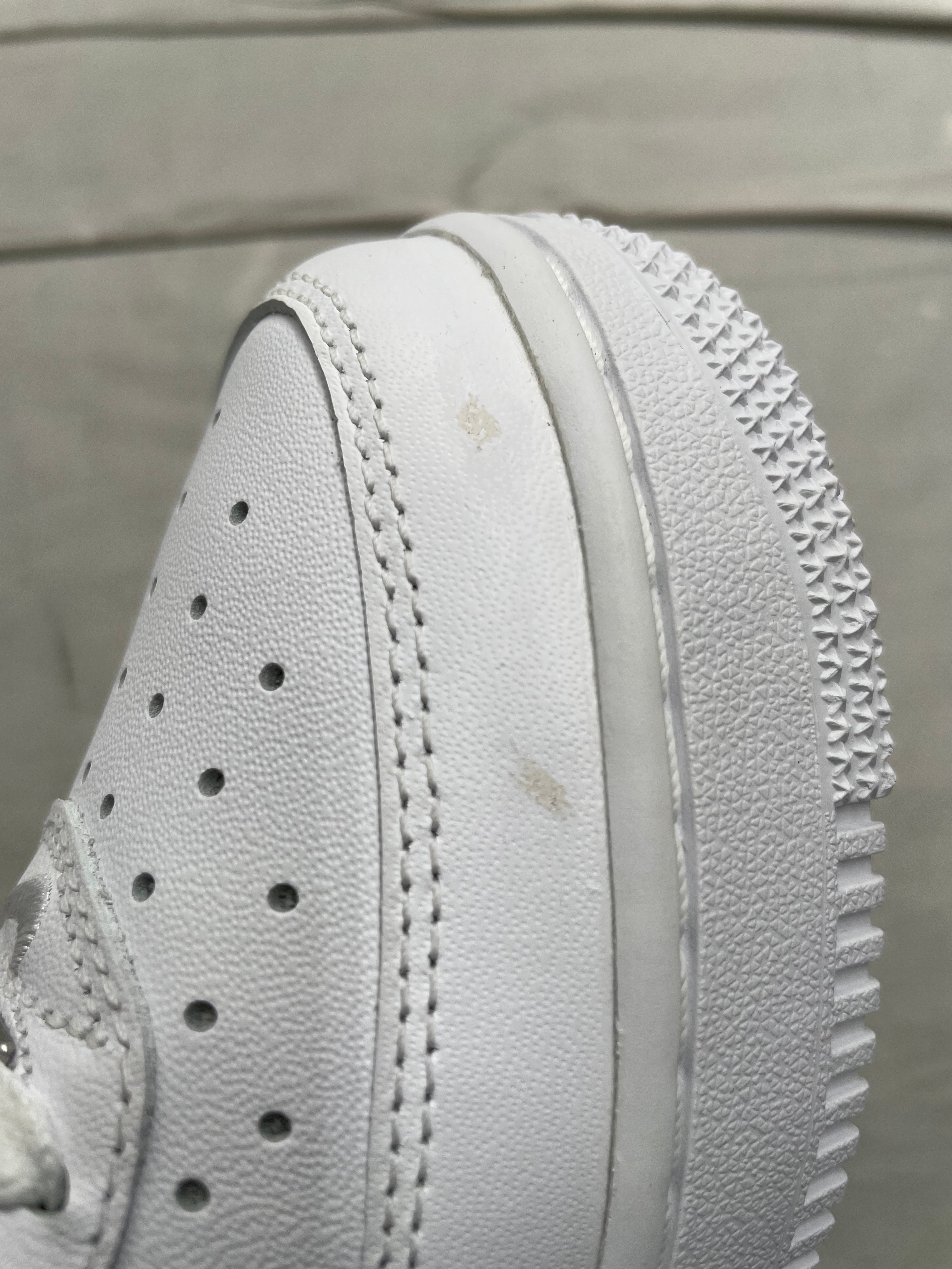 シュプリーム × ナイキ エアフォース1 ロー "ホワイト"