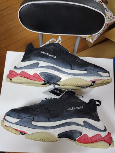 BALENCIAGA Triple S "Black/Red"