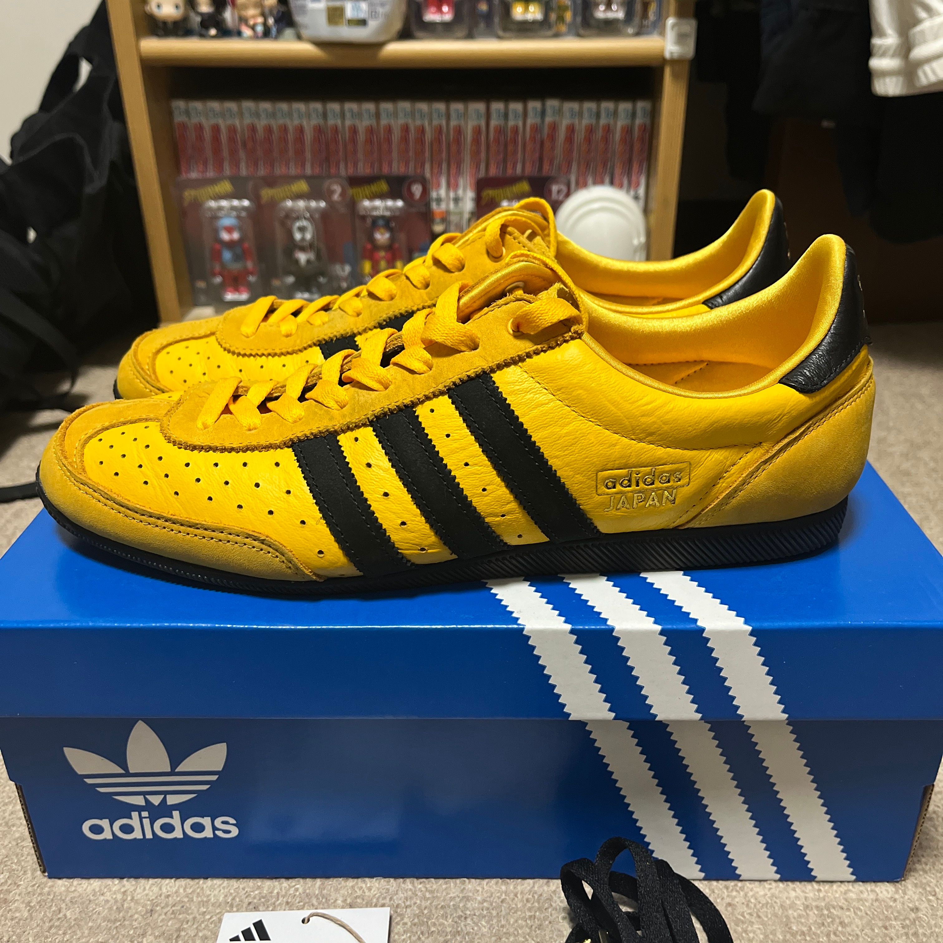 アディダス ウィメンズ ジャパン "コアイエロー/コアブラック/ゴールドメタリック"