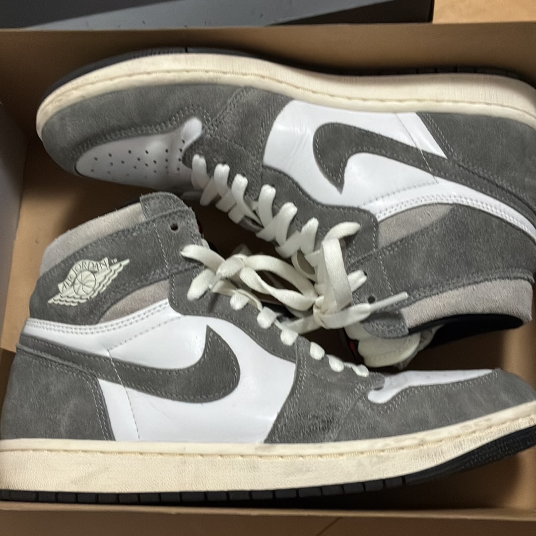 Nike Air Jordan 1 Retro High OG "Black and Smoke Grey"