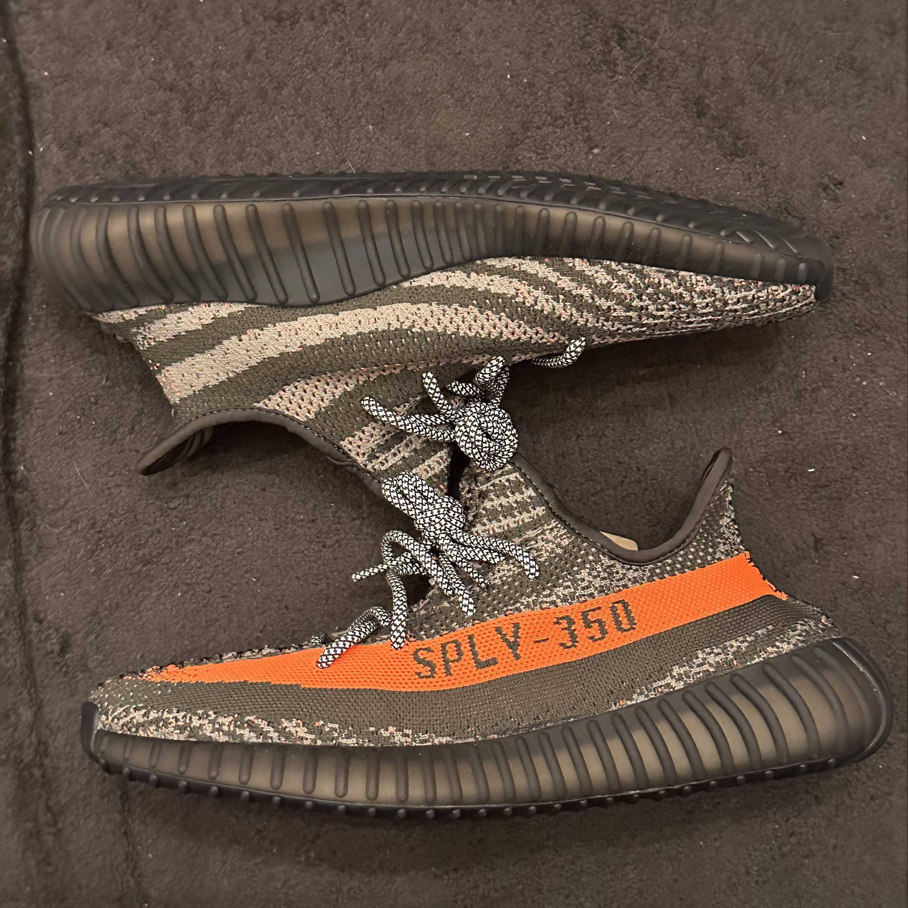 adidas YEEZY Boost 350V2 "Carbon Beluga"