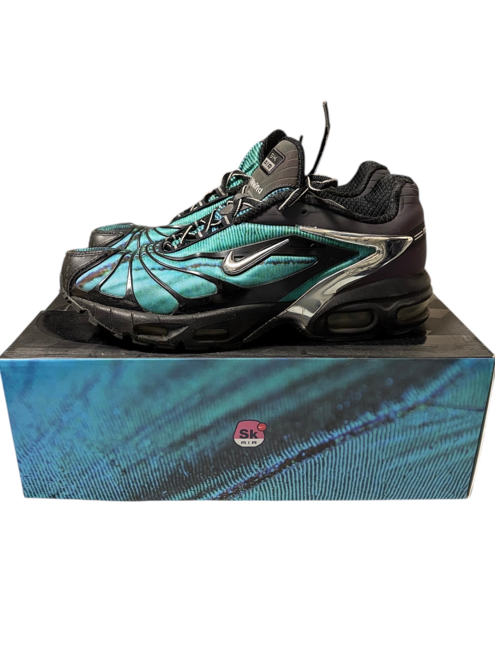 スケプタ × ナイキ エアマックス テイルウィンド5 "クロームブルー"