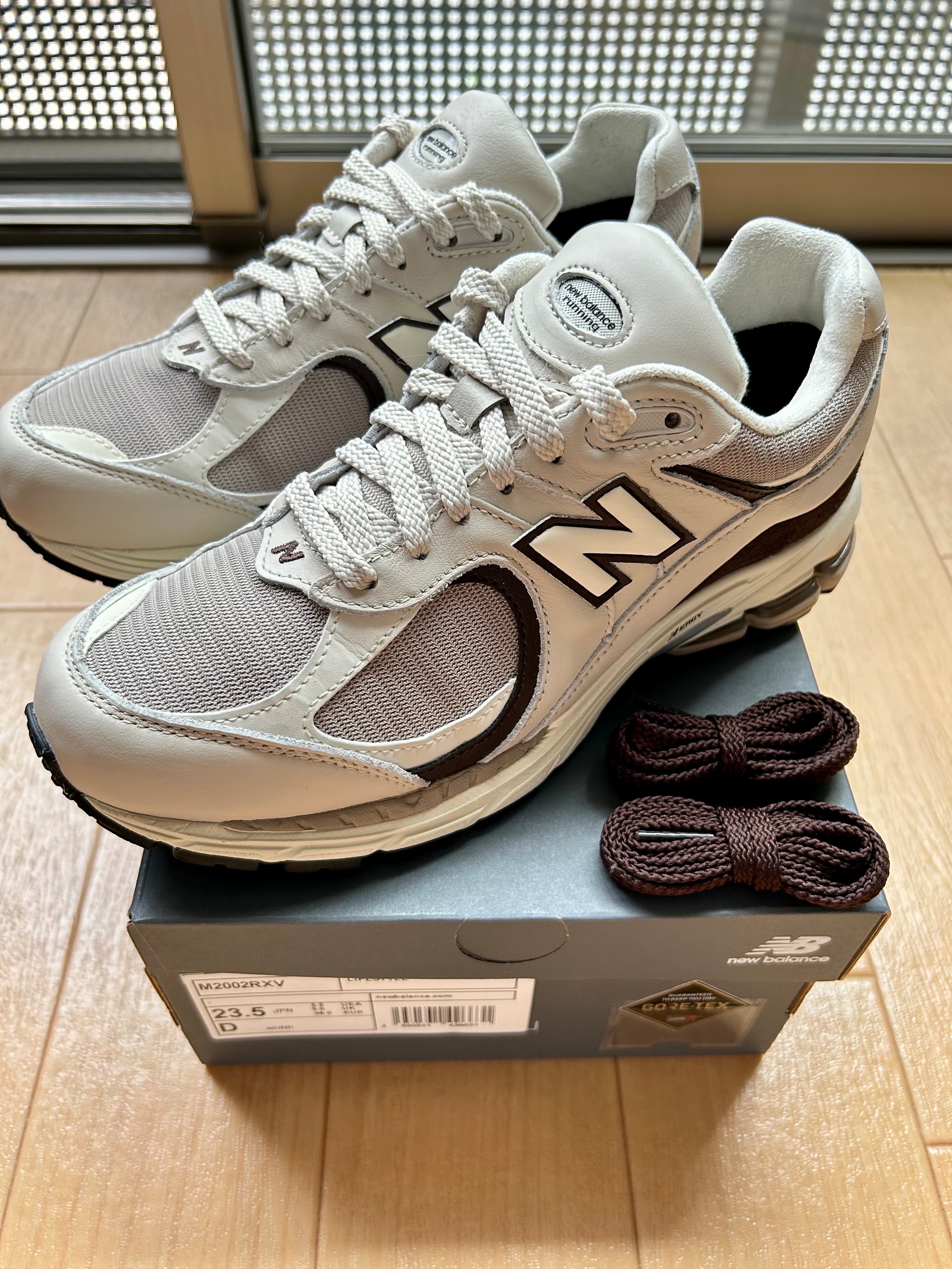 ニューバランス 2002R ゴアテックス 