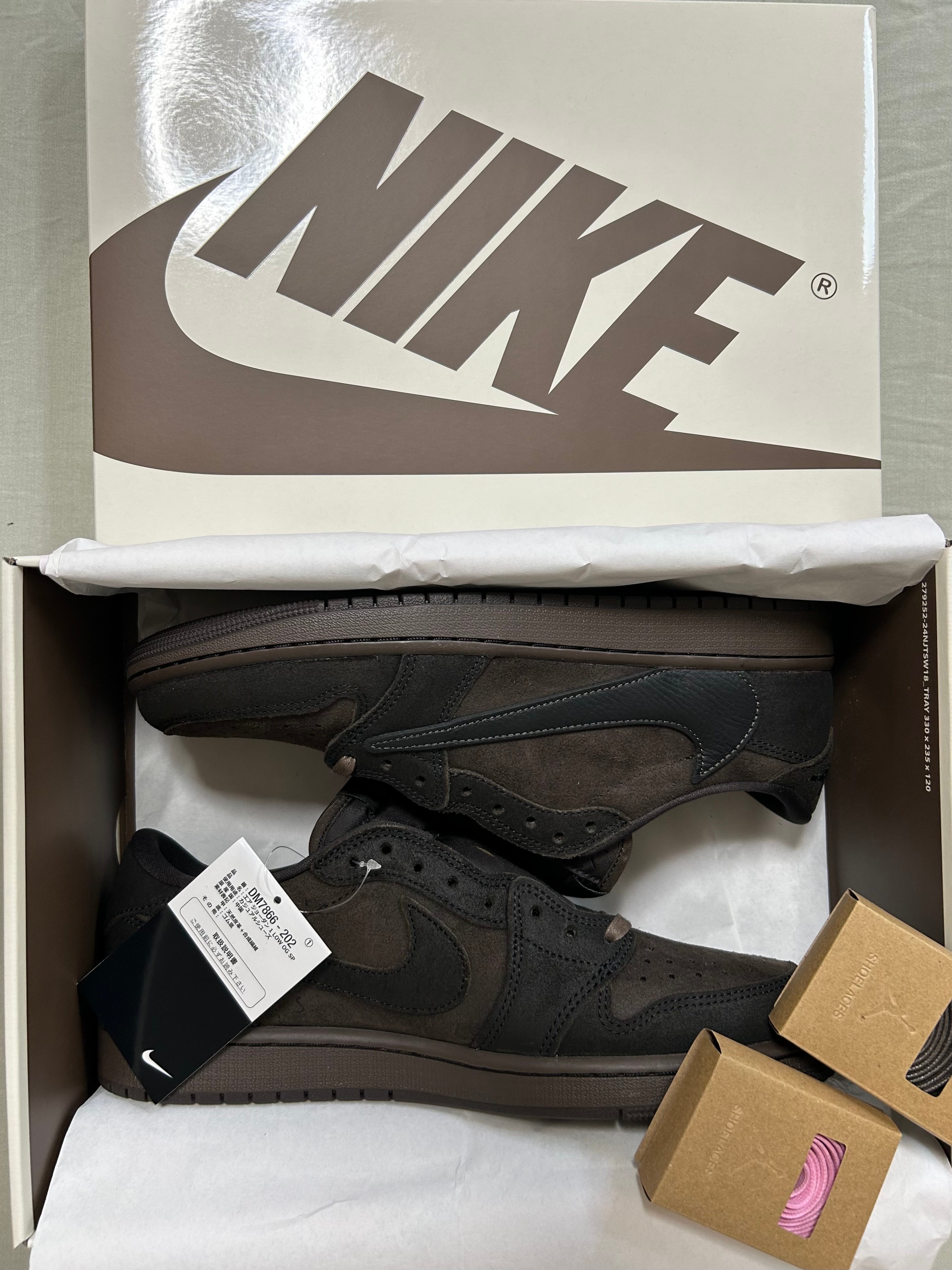 トラヴィススコット × ナイキ エアジョーダン1 ロー OG SP "ベルベットブラウン アンド ダークモカ"