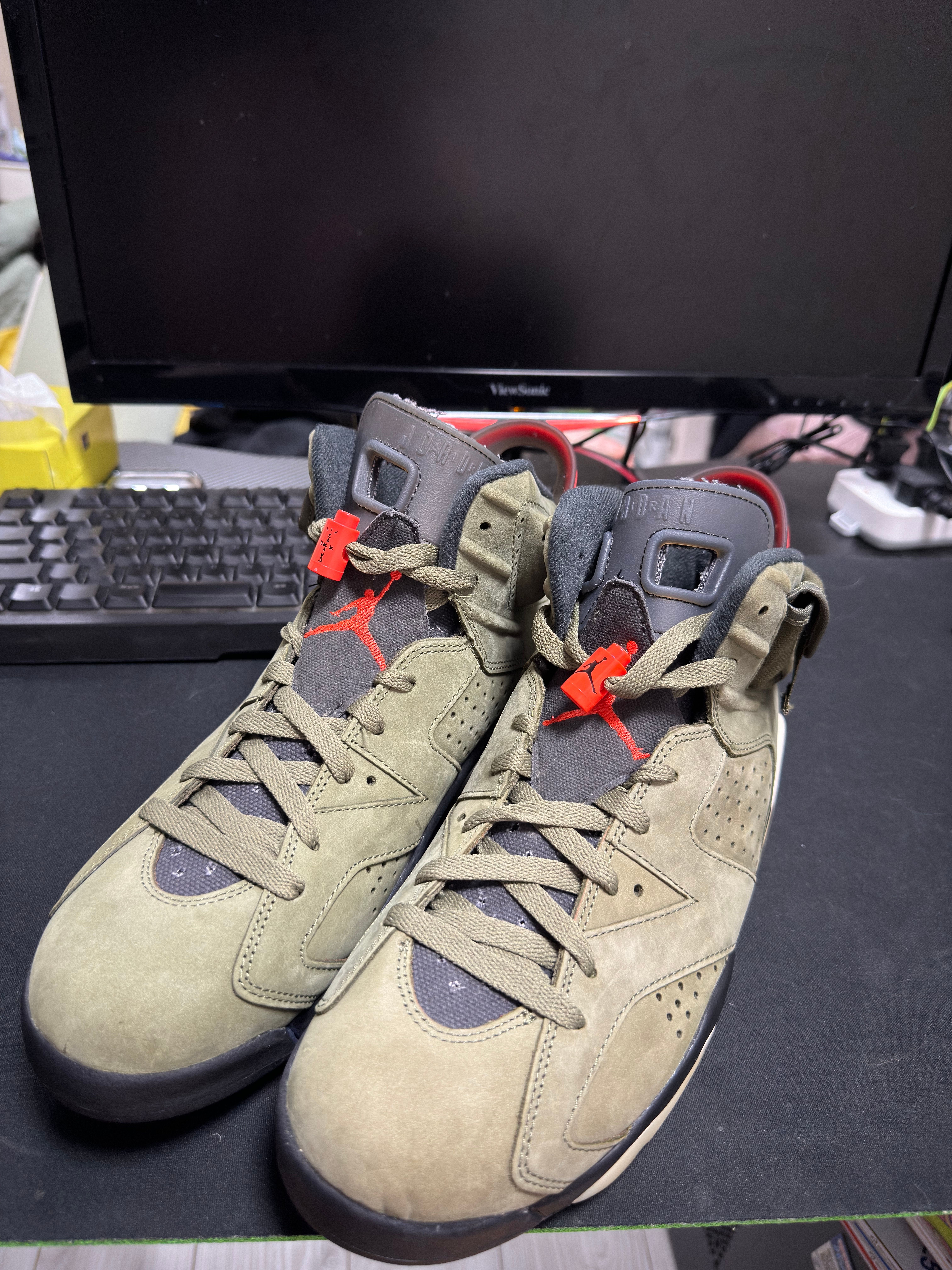Travis Scott × Nike Air Jordan 6 Retro "Medium Olive"