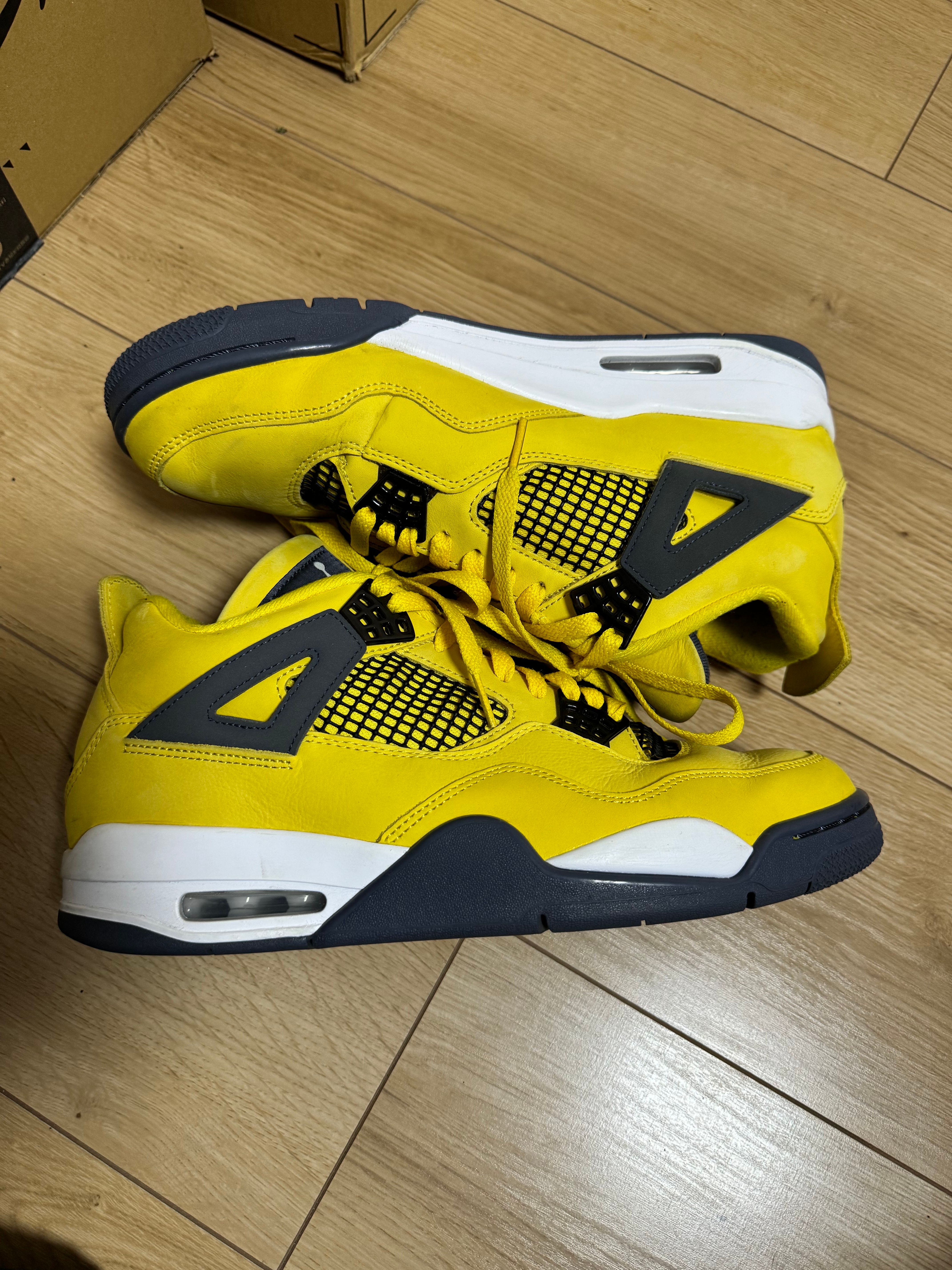 Nike Air Jordan 4 "Tour Yellow"