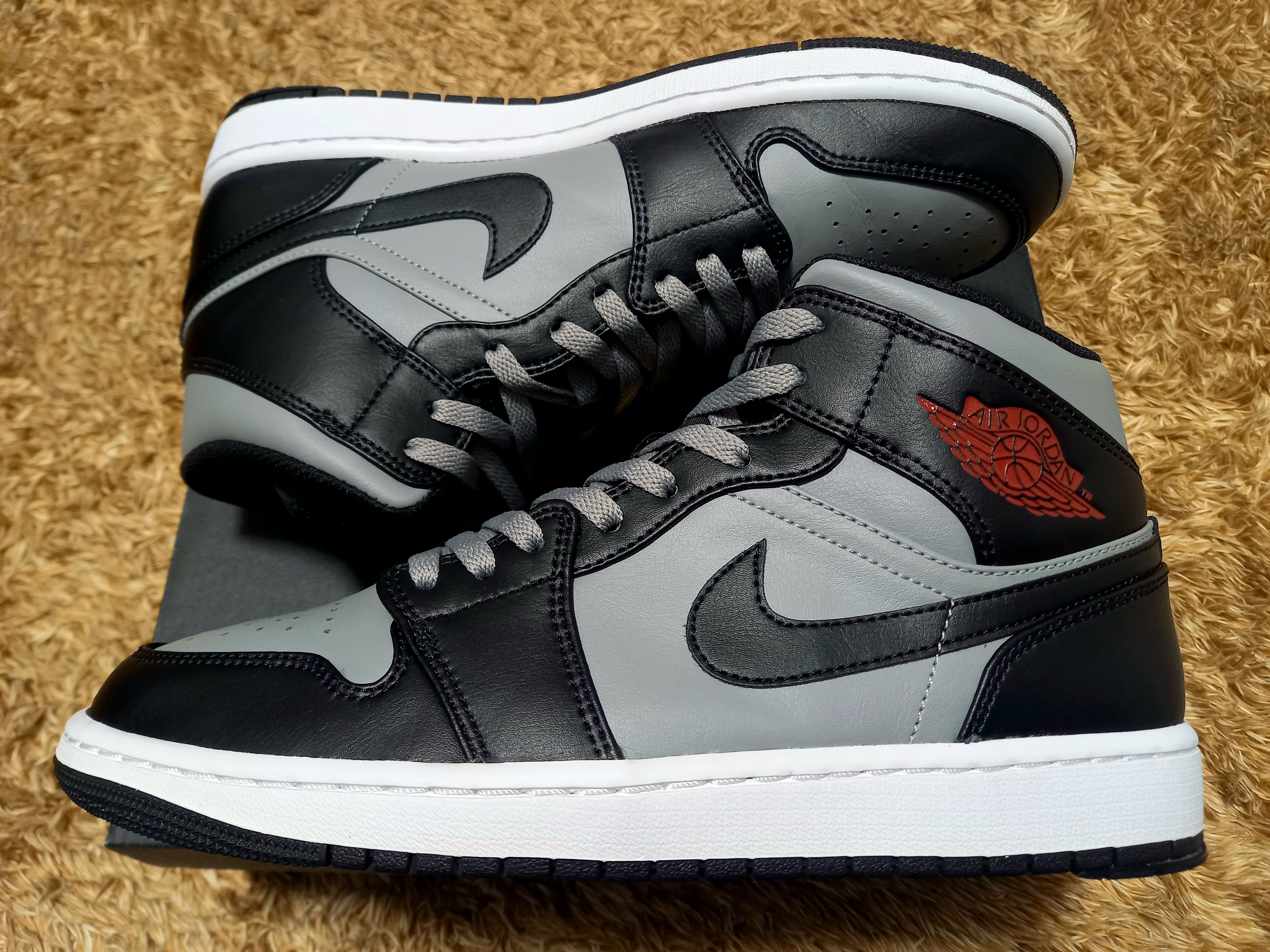 Nike Air Jordan 1 Mid "Shadow"