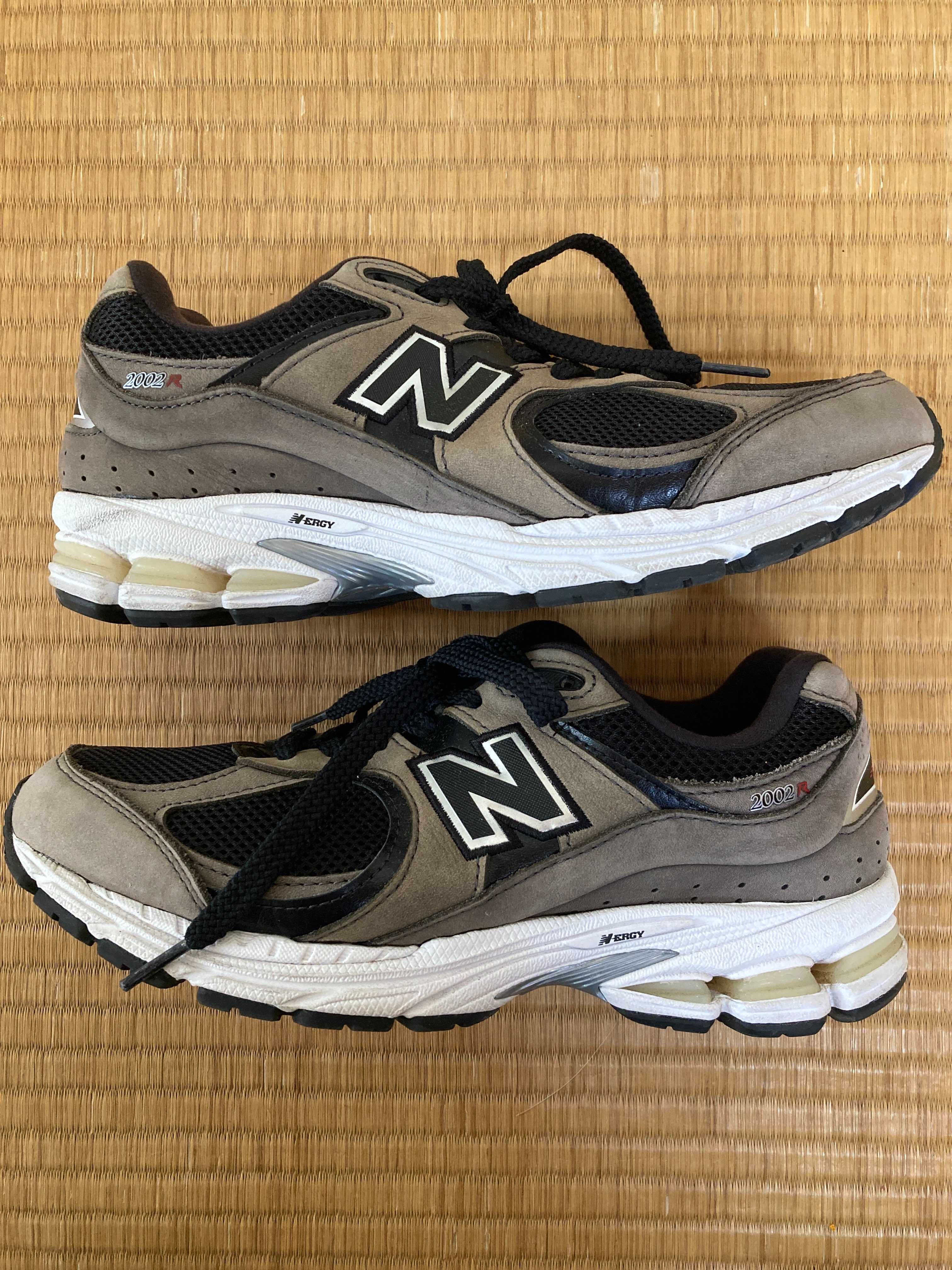 New Balance 2002R "Black/Gray"