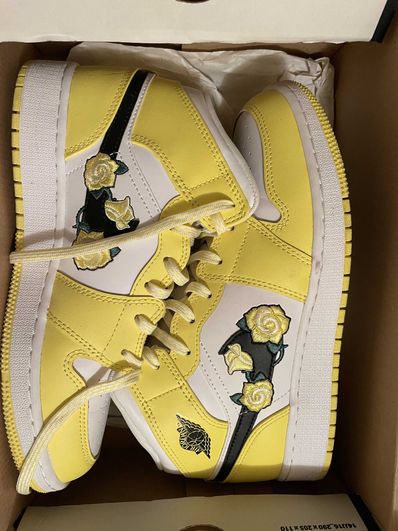 Nike GS Air Jordan 1 Mid "Dynamic Yellow Floral"