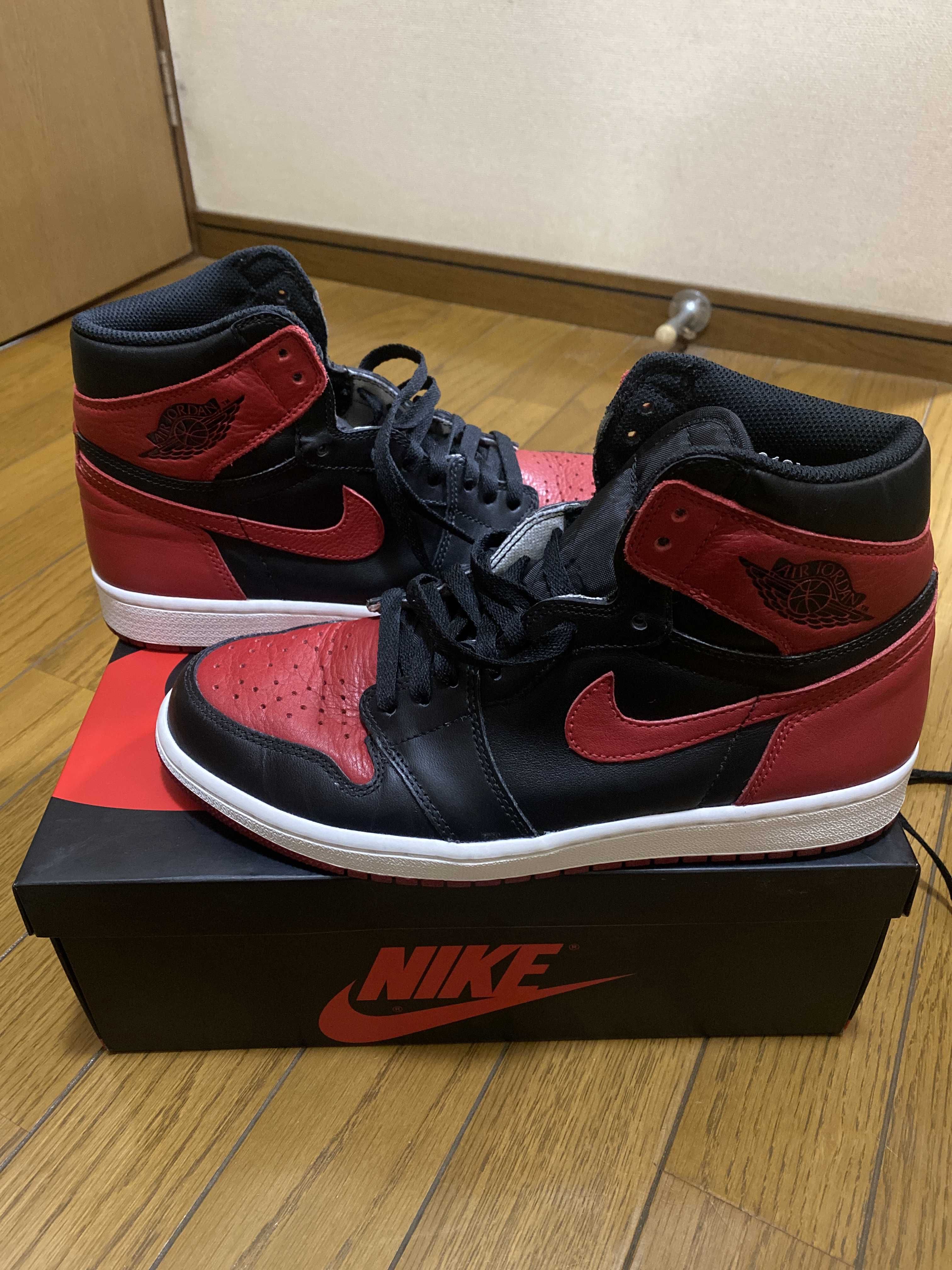 Nike Air Jordan 1 Retro High OG "Bred/Banned" (2016)