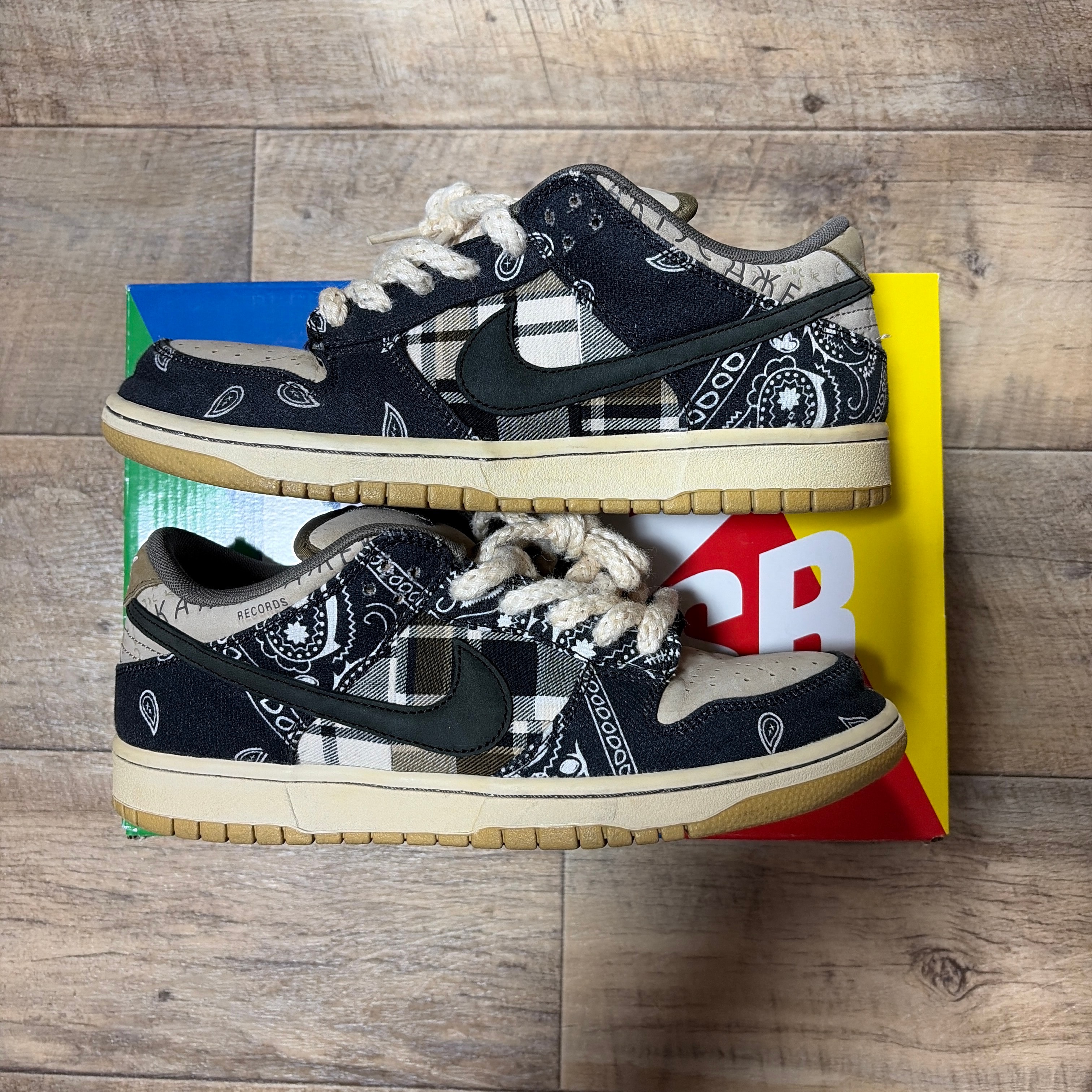 Travis Scott × Nike SB Dunk Low "Black/Parachute Beige"