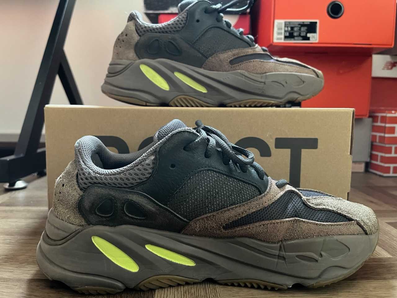 YEEZY BOOST 700 WAVE RUNNER DARK GREY